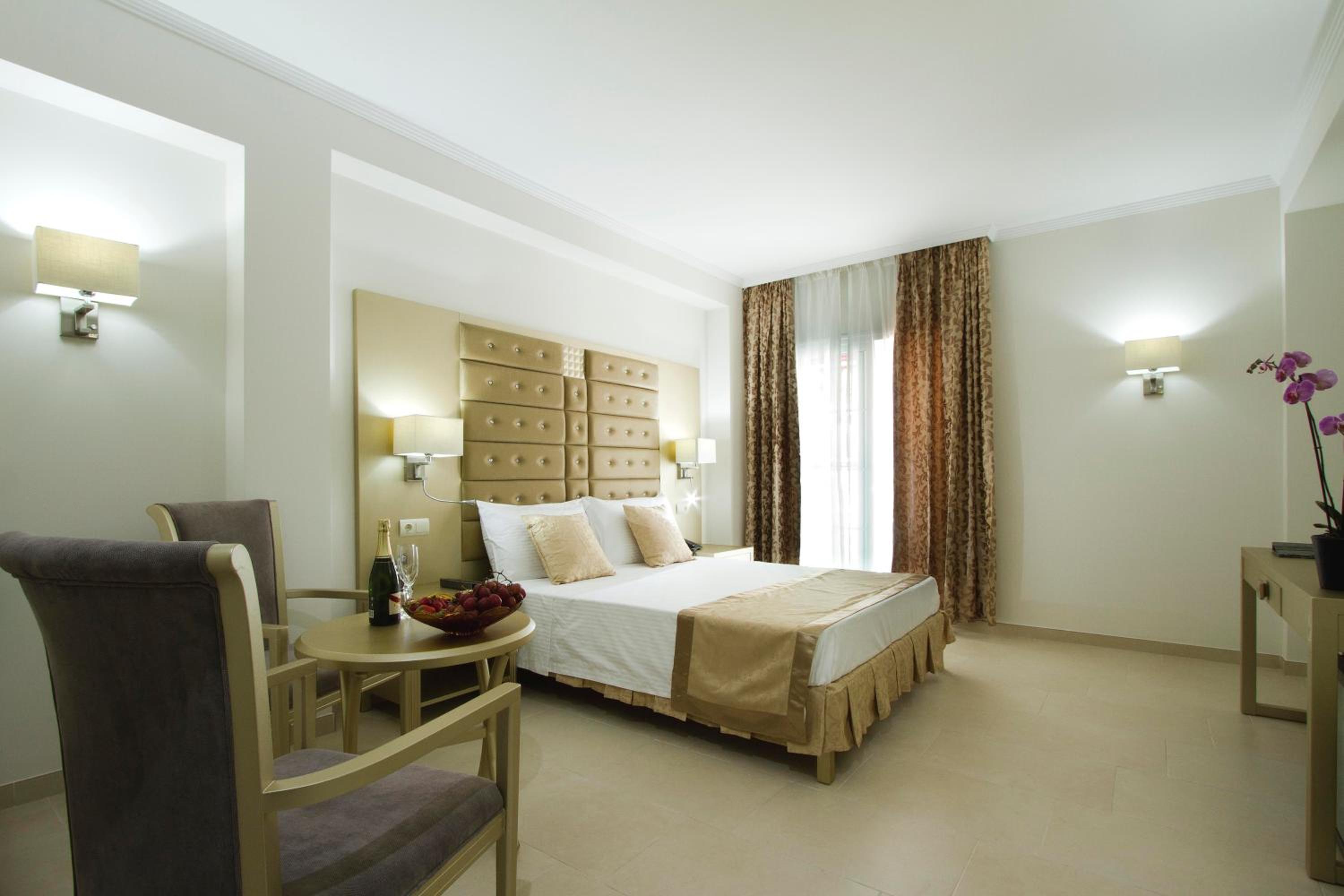 Superior Double Room with Shared Terrace