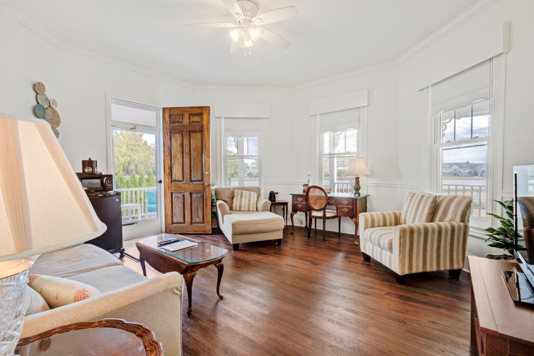 Deluxe Double Room (2 Adults + 1 Child)