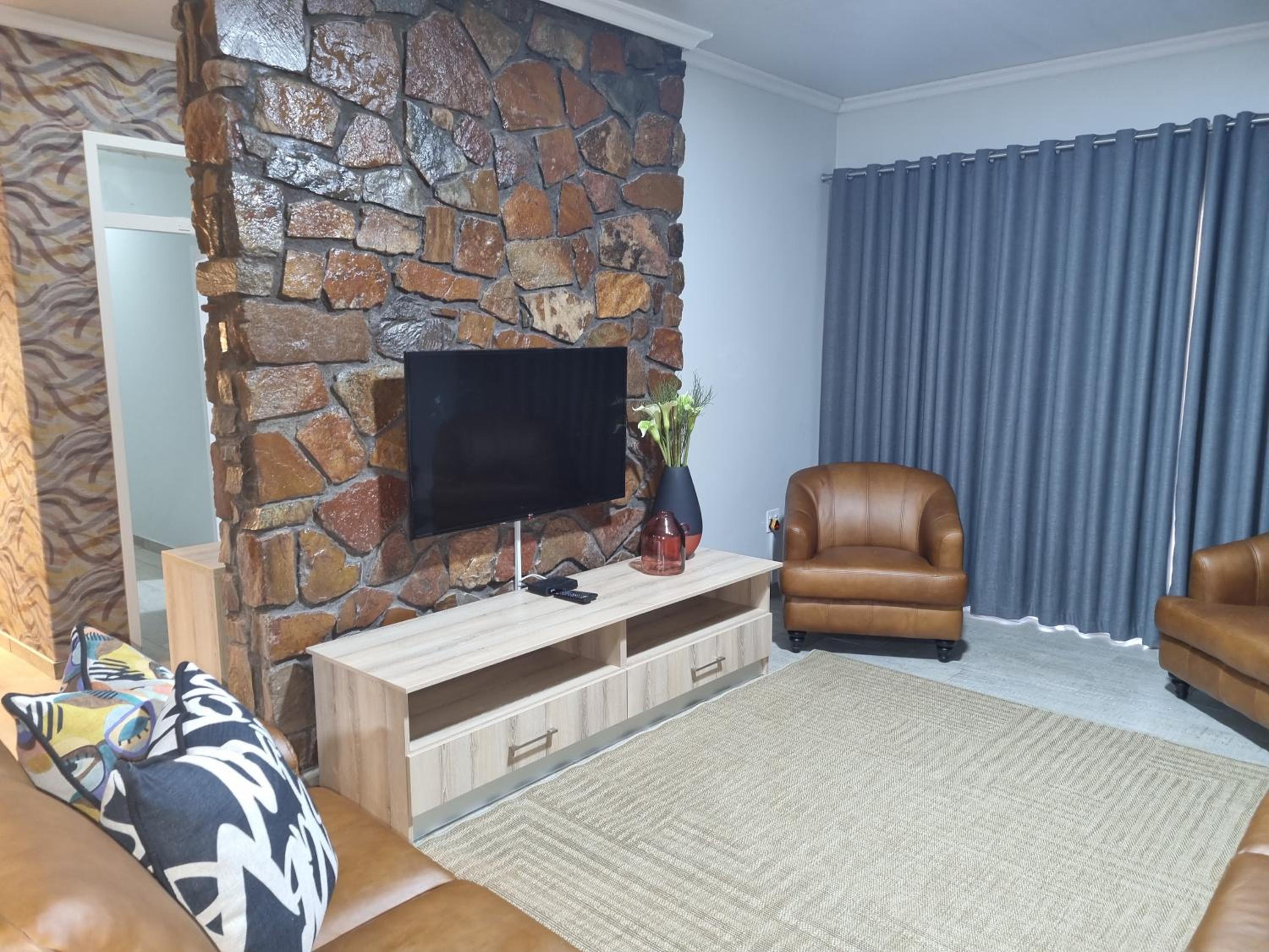 Family Room with Garden View