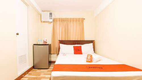 Double Room в RedDoorz near Pnr Espana Station
