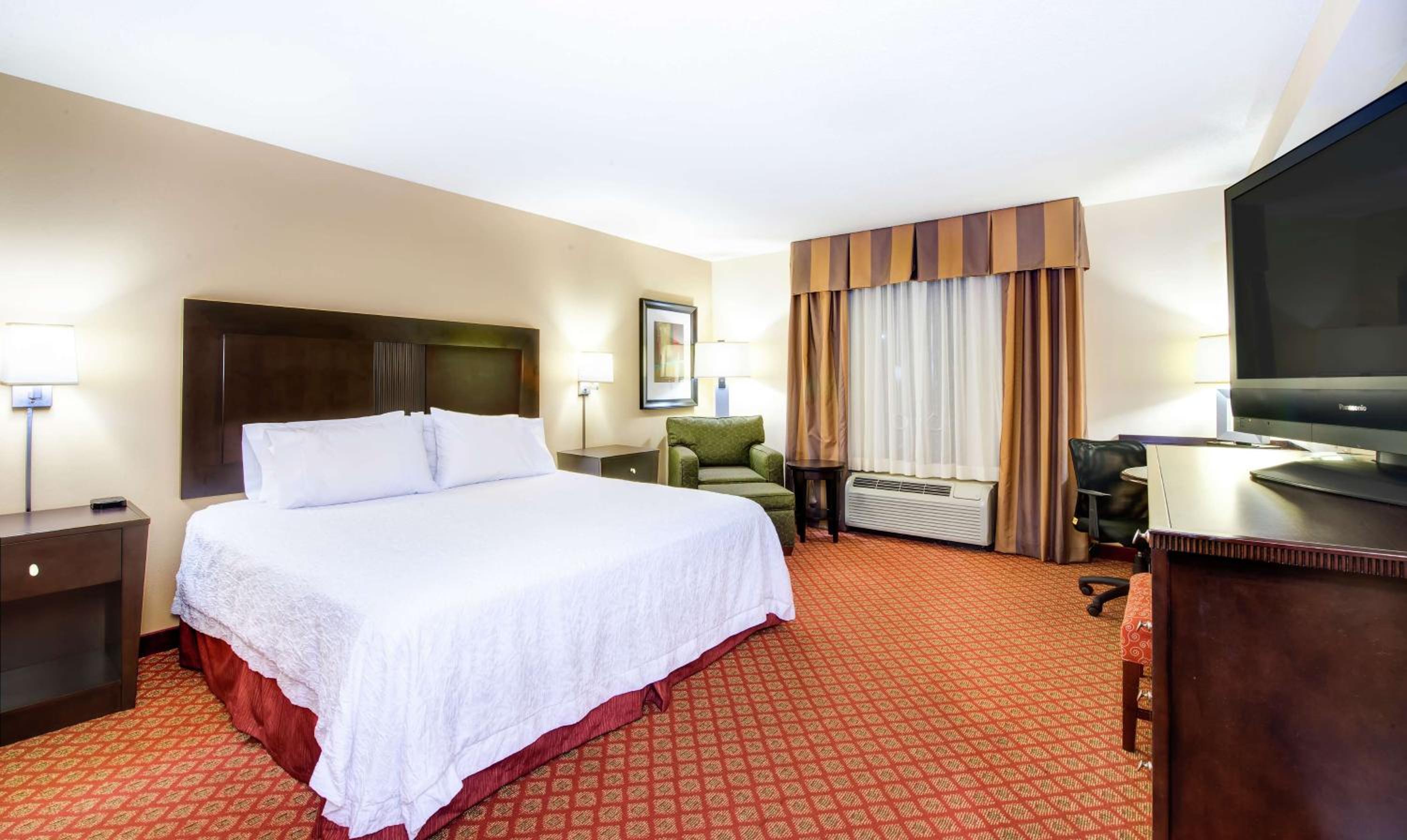 King Room with Accessible Tub - Mobility and Hearing Access/Non-Smoking