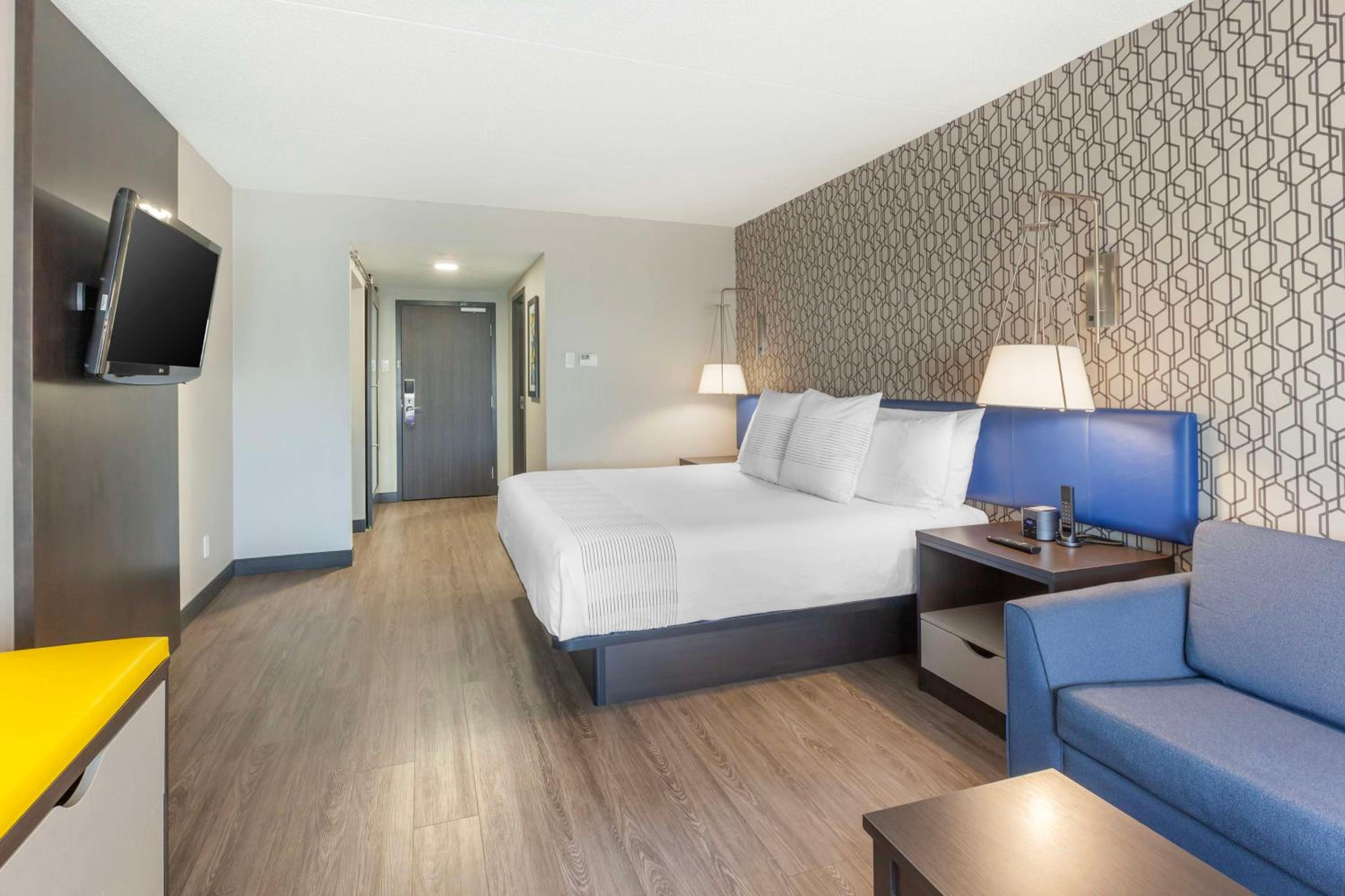 King Room with Sofa Bed