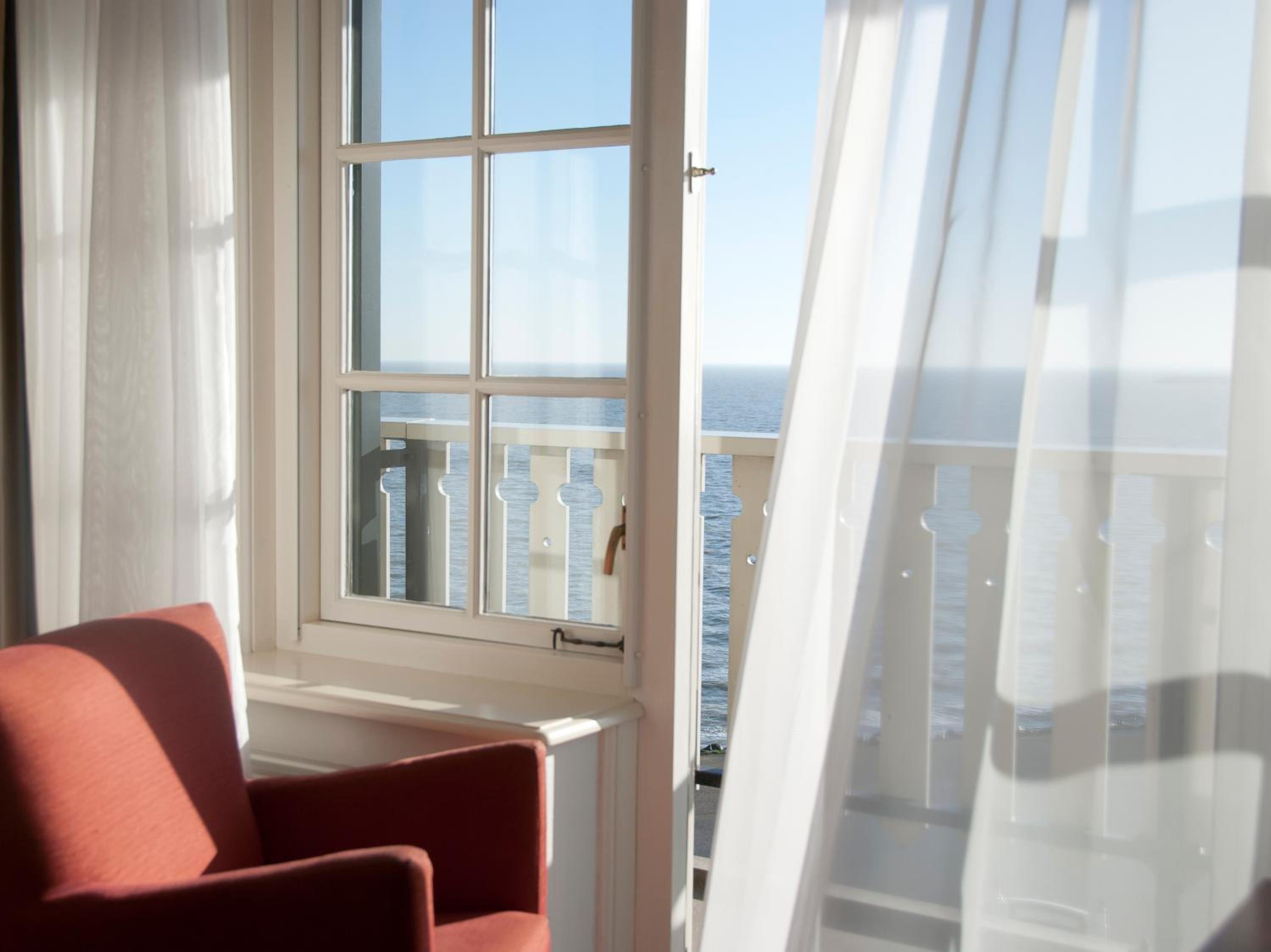 Superior Twin Room with Lake View