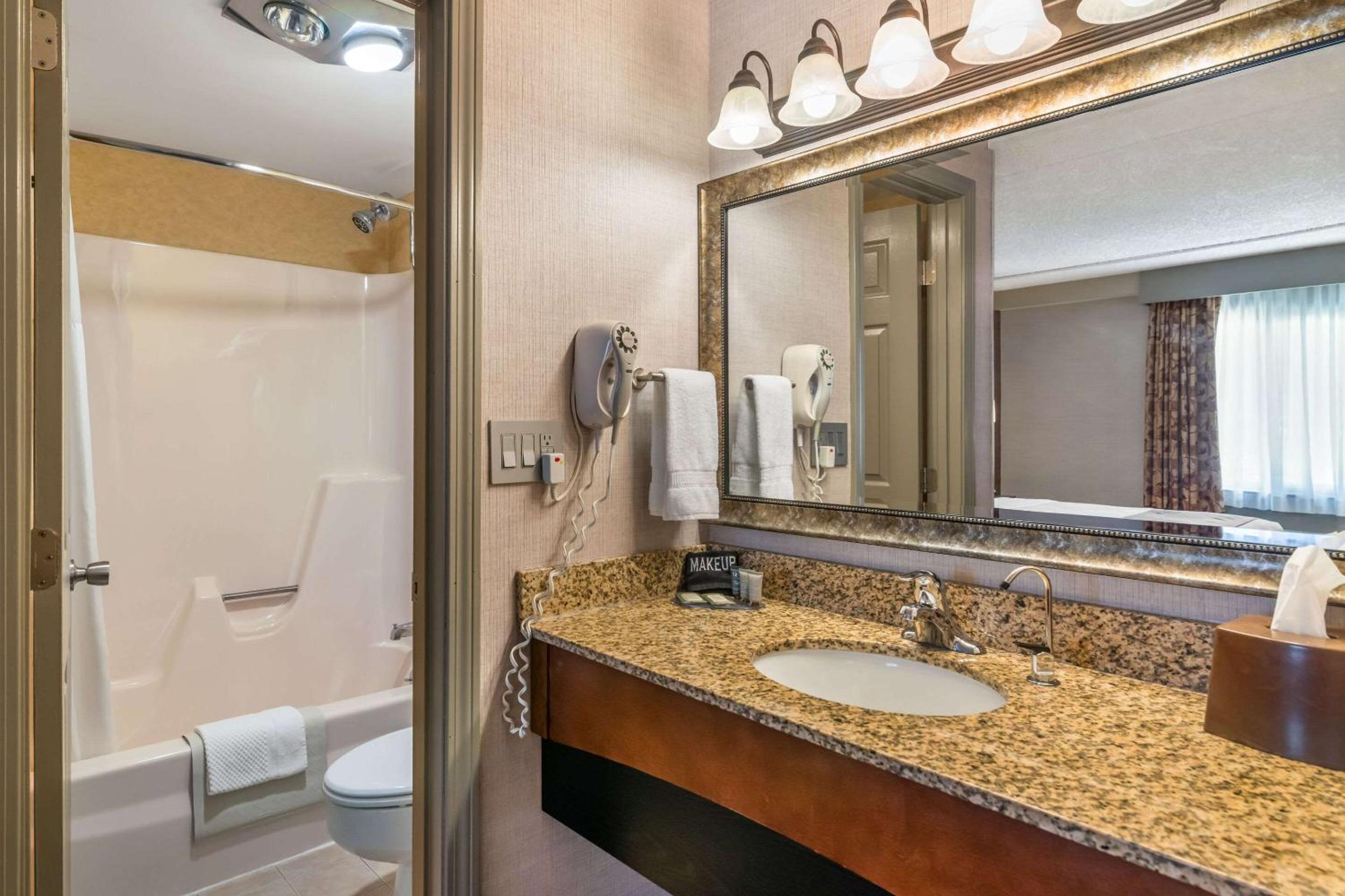 Standard King Room - Non-Smoking 