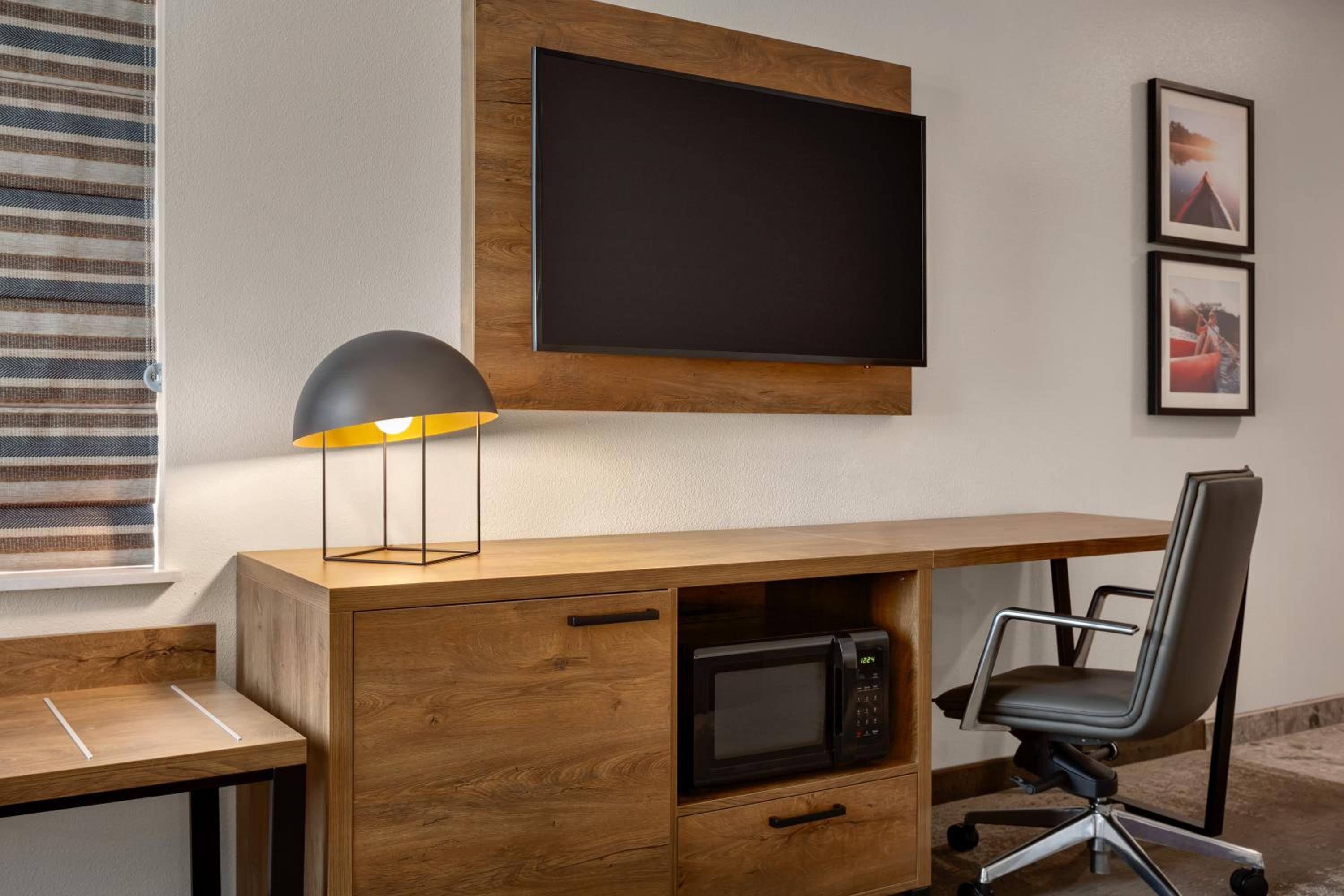 Deluxe King Room - Non-Smoking