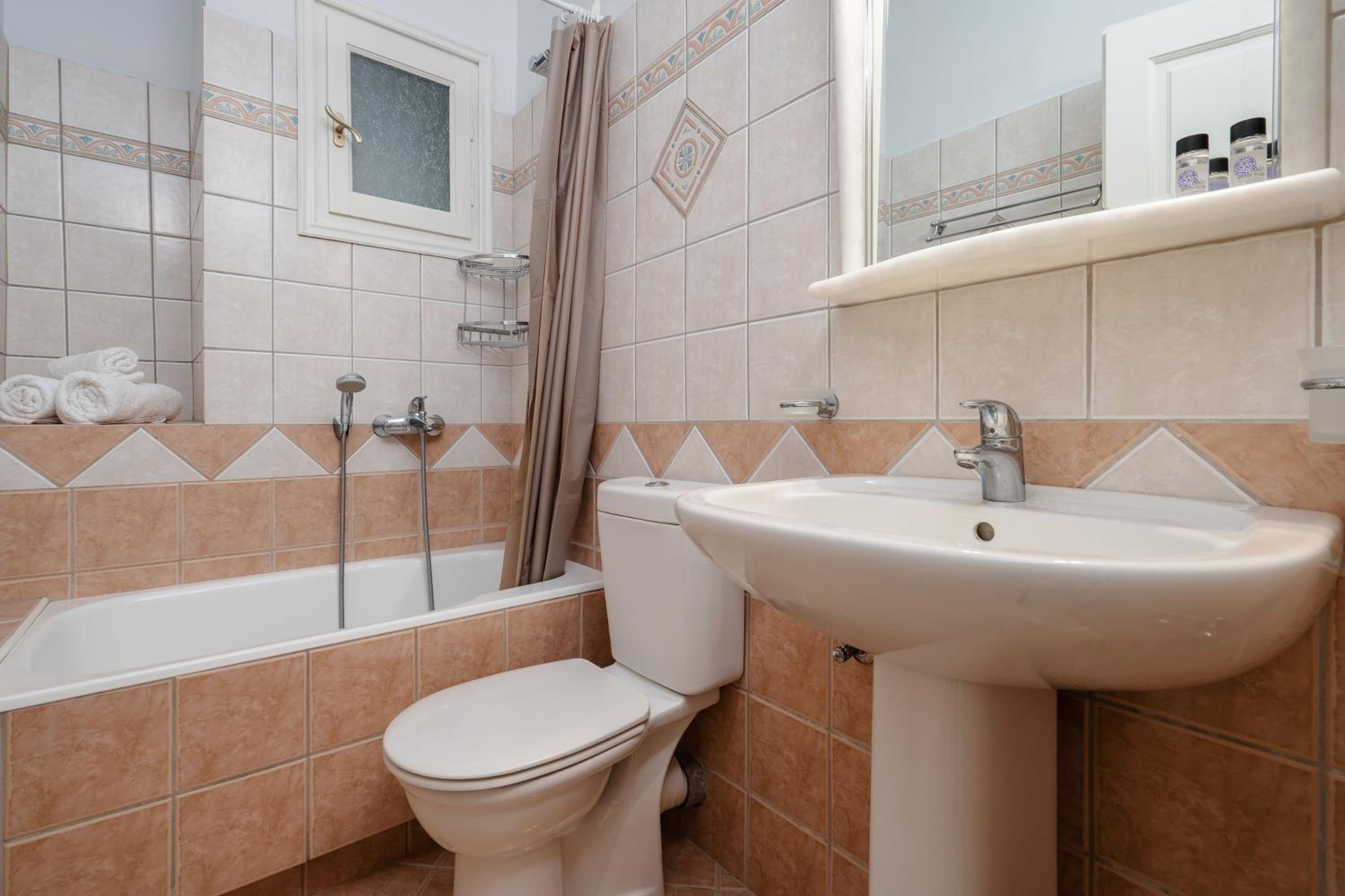 King Studio with Sofa Bed