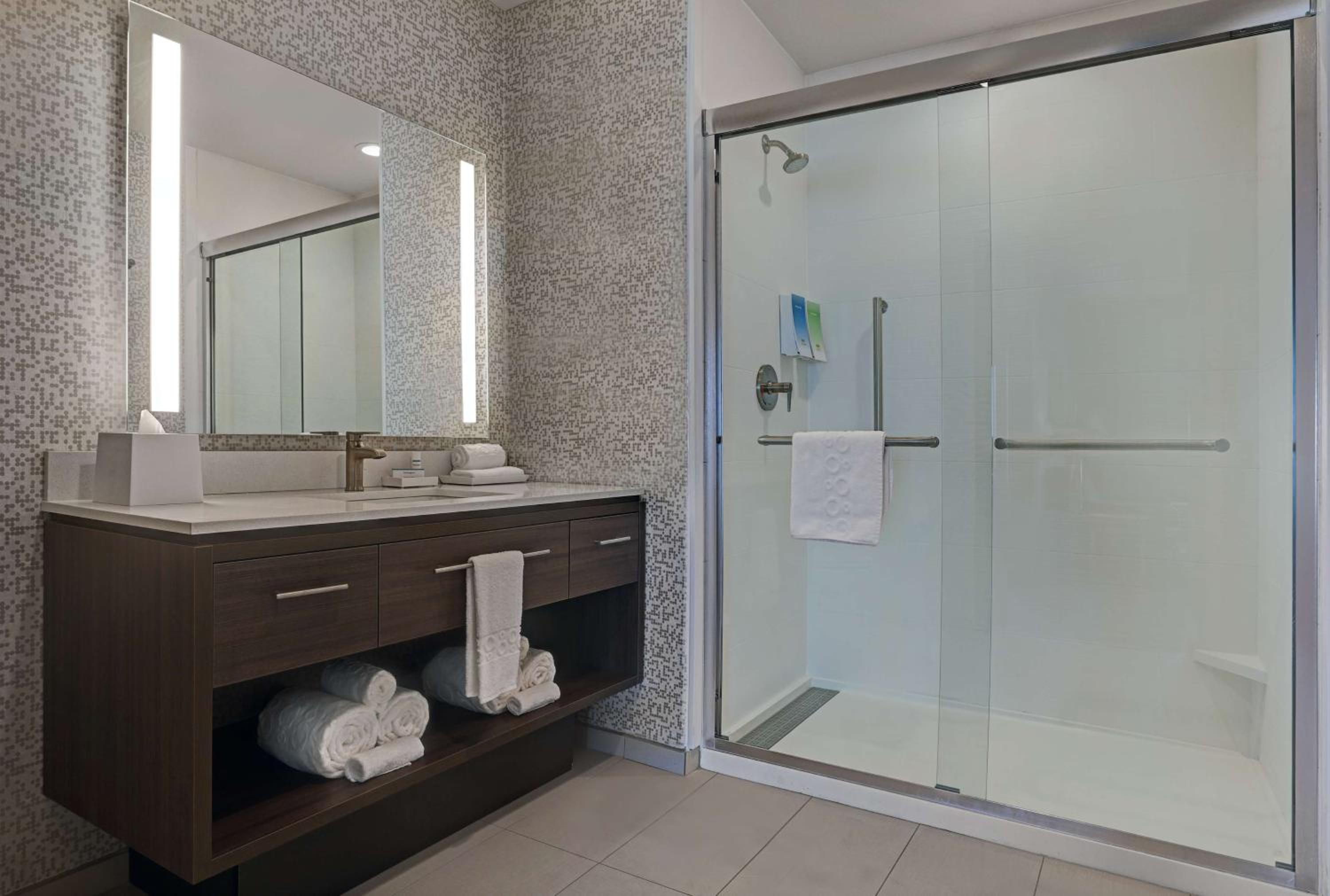 One-Bedroom King Suite - Non-Smoking