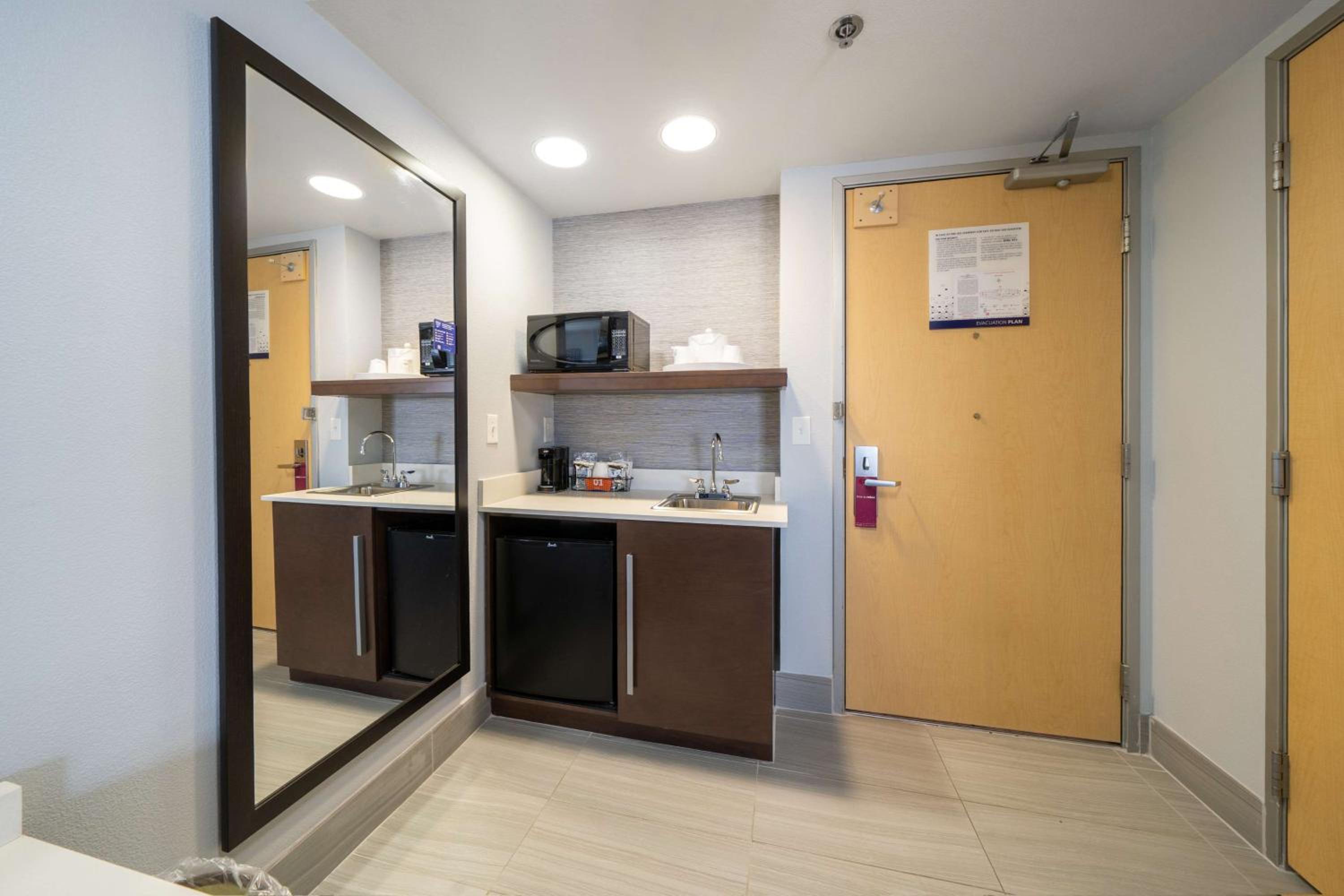 King Studio with Sofa Bed - Non-Smoking