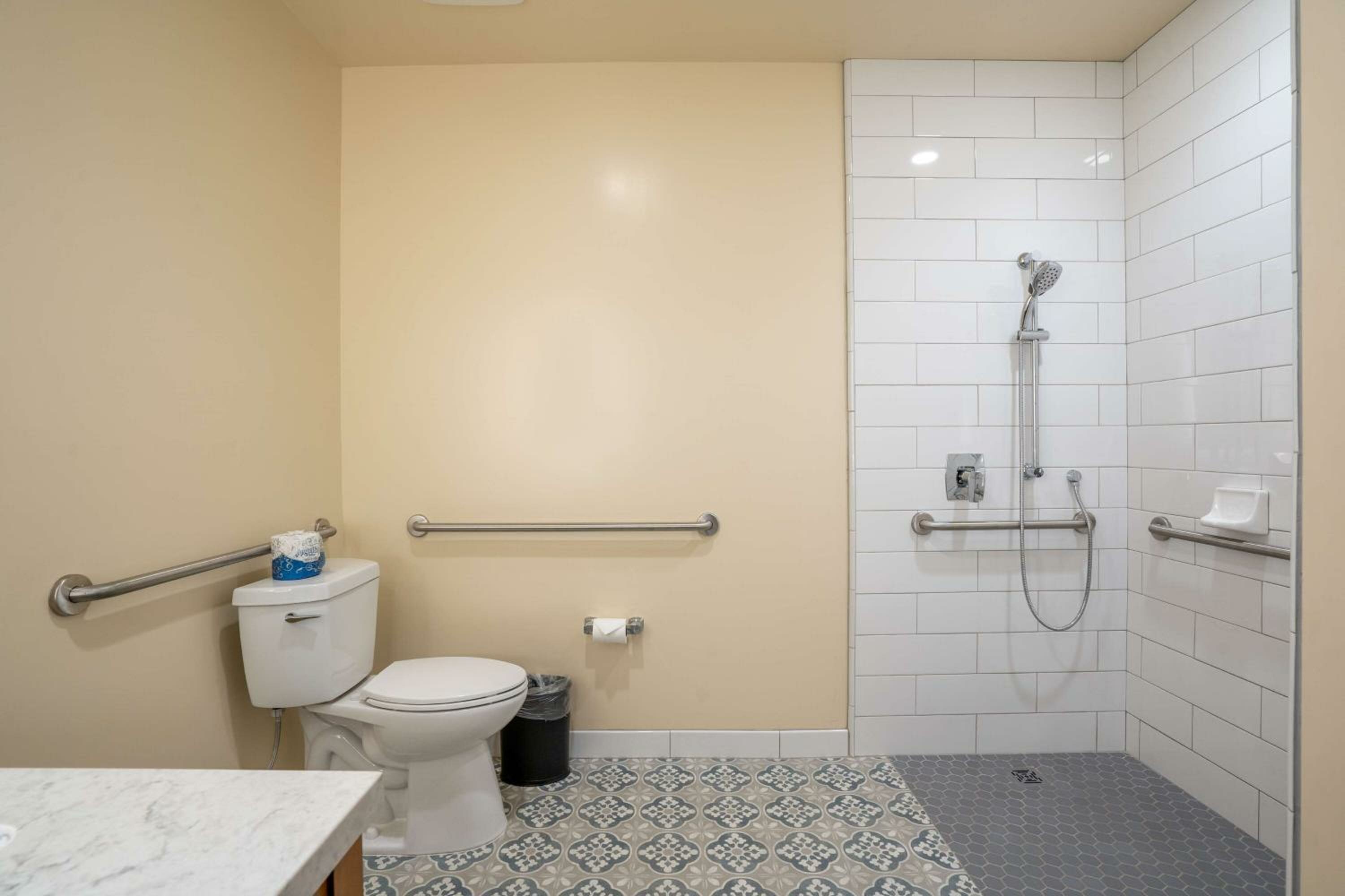 Queen Room - Disability Access Tub