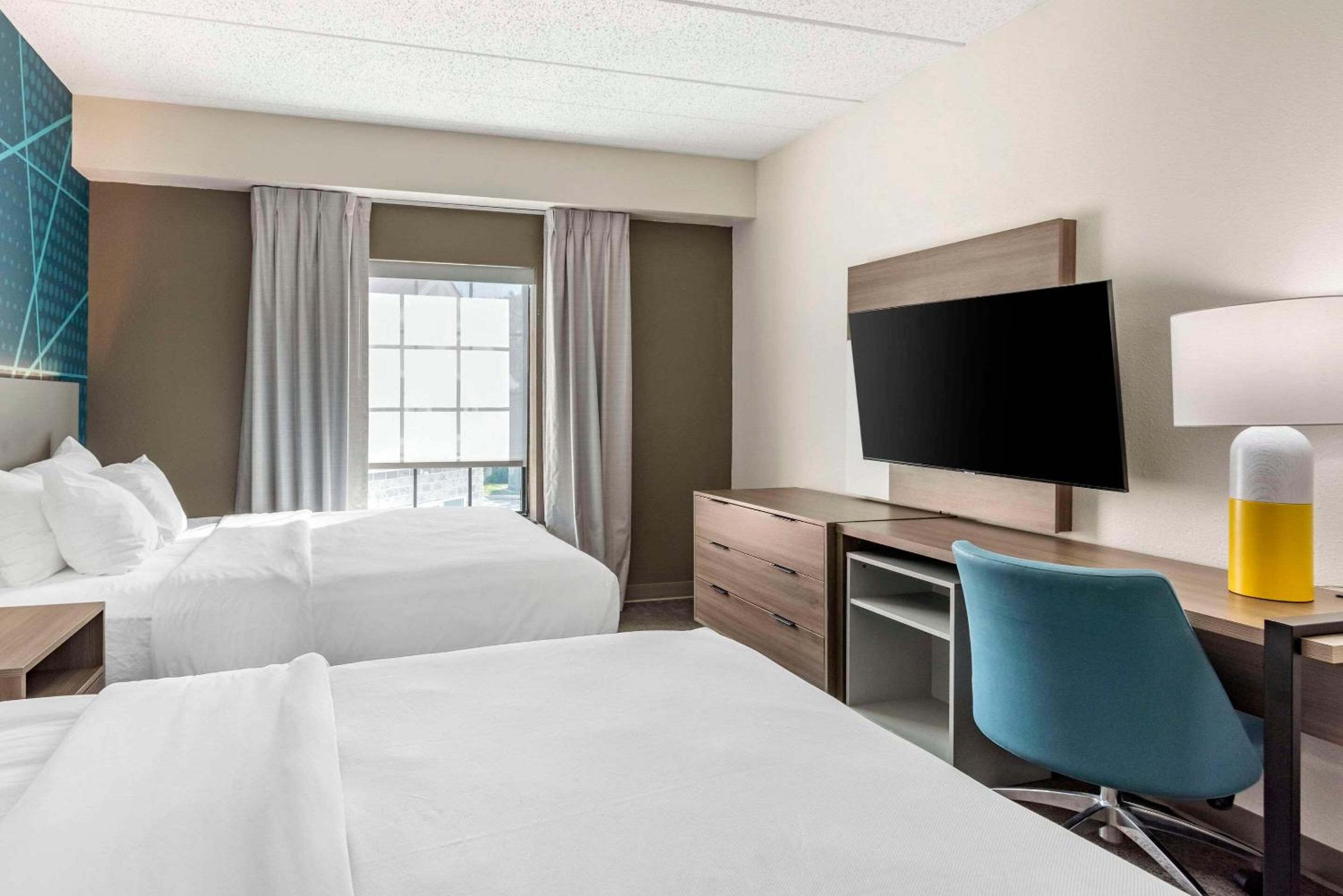 Queen Suite with Two Queen Beds - Non-Smoking