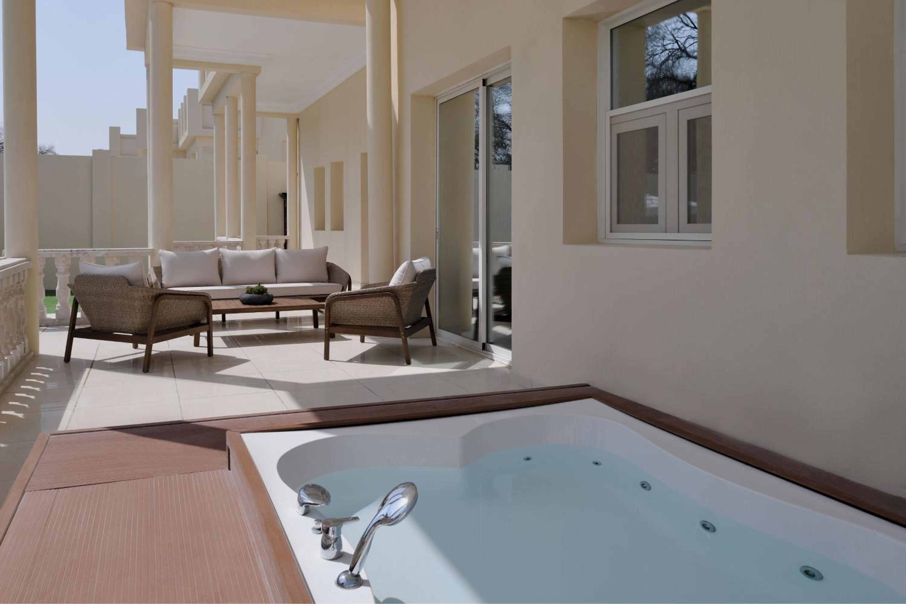 Three Bedroom Villa, 1 King, 4 Twin, Terrace & Whirlpool