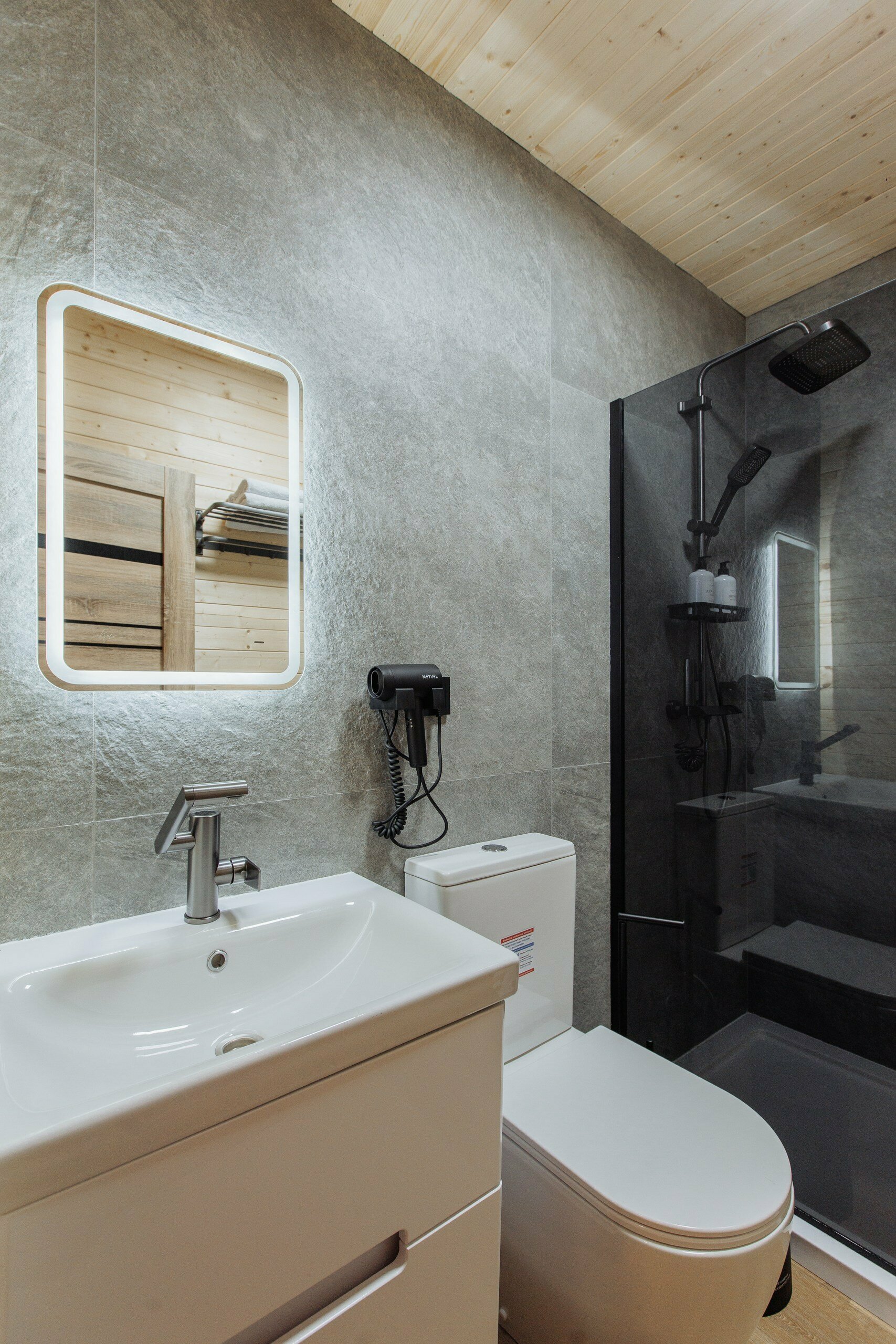 Коттедж четырехместный с видом на море и горы