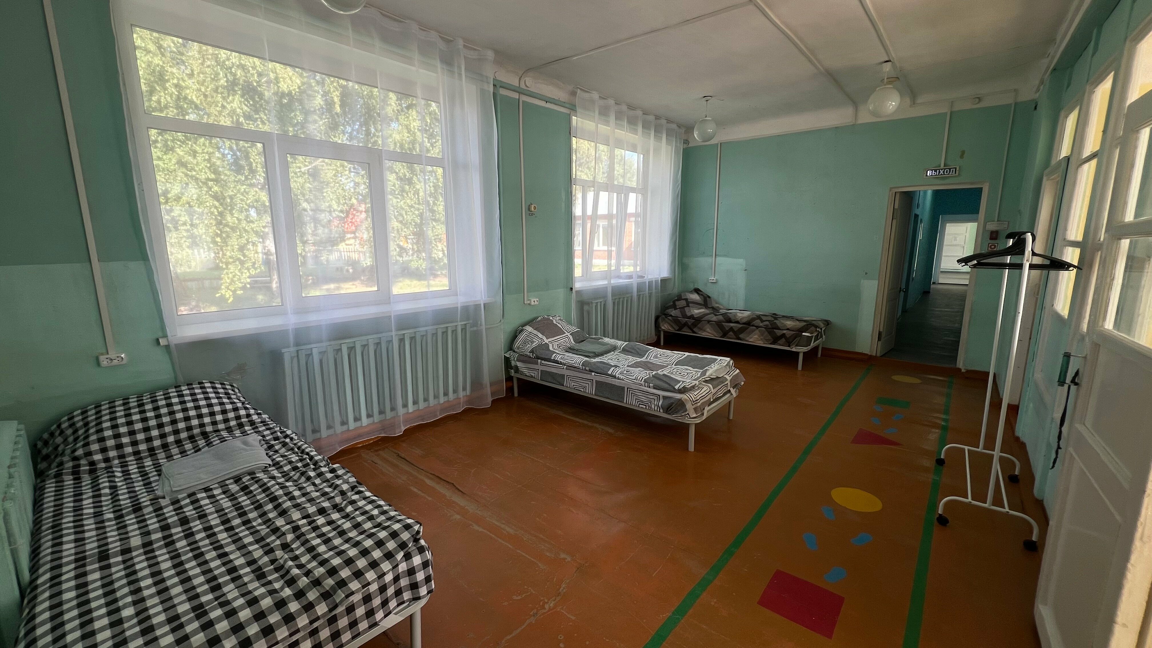 Односпальная кровать в общем мужском номере