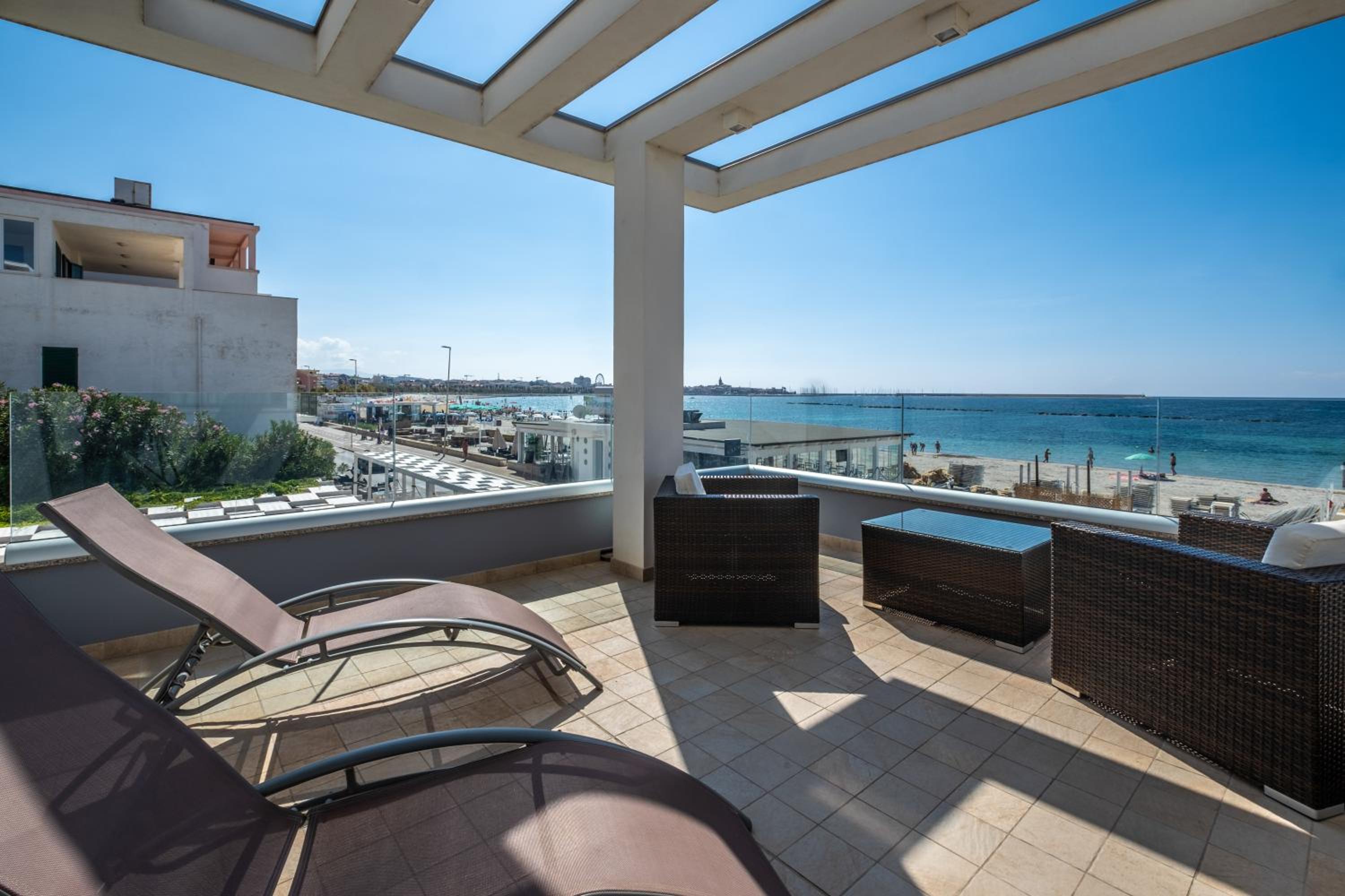 Superior One Bedroom Apartment  with Terrace and Sea View 