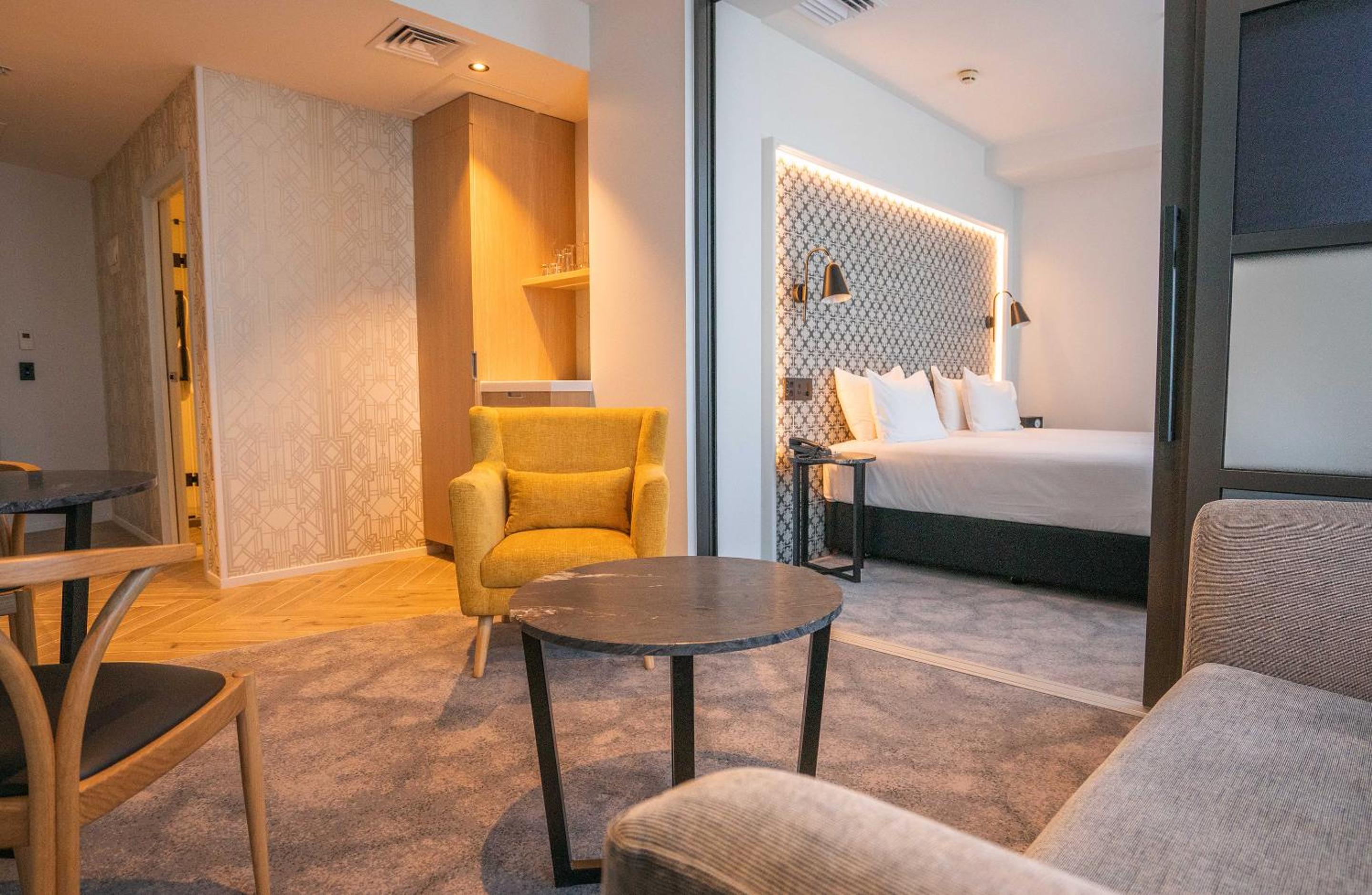 Premier Split King - City View