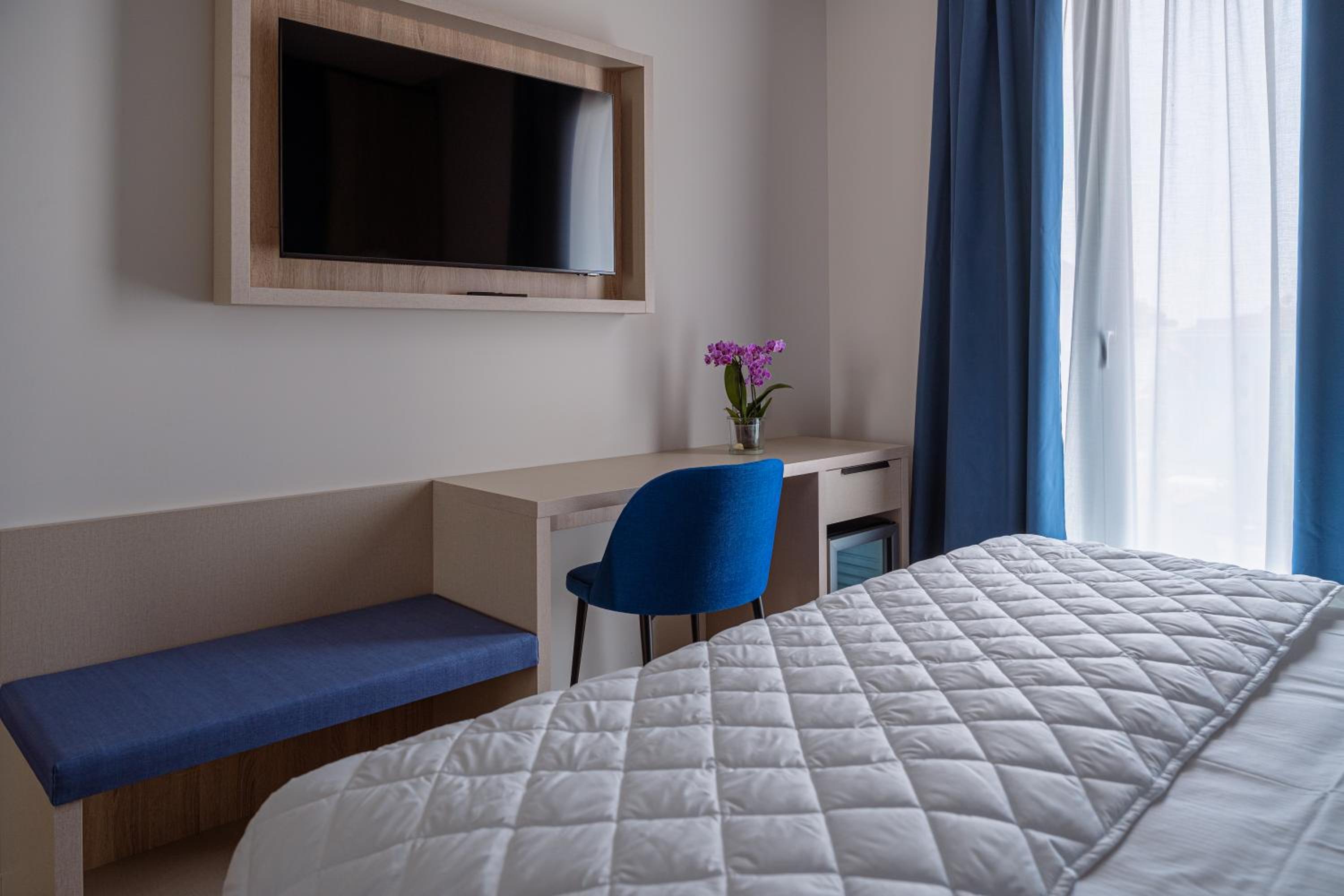 Double or Twin Room with Side Sea View