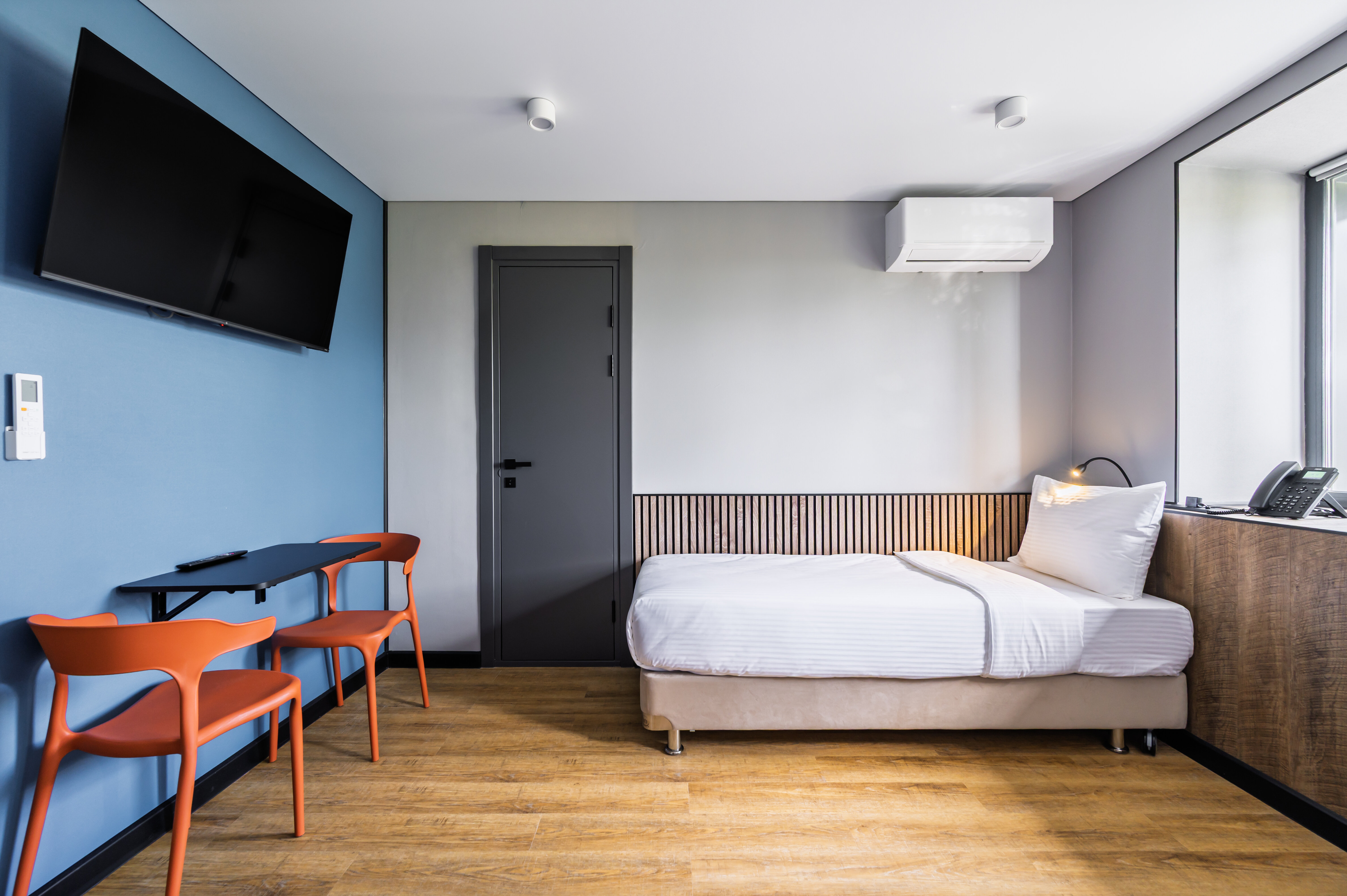 Классик с 2 односпальными кроватями и кухней