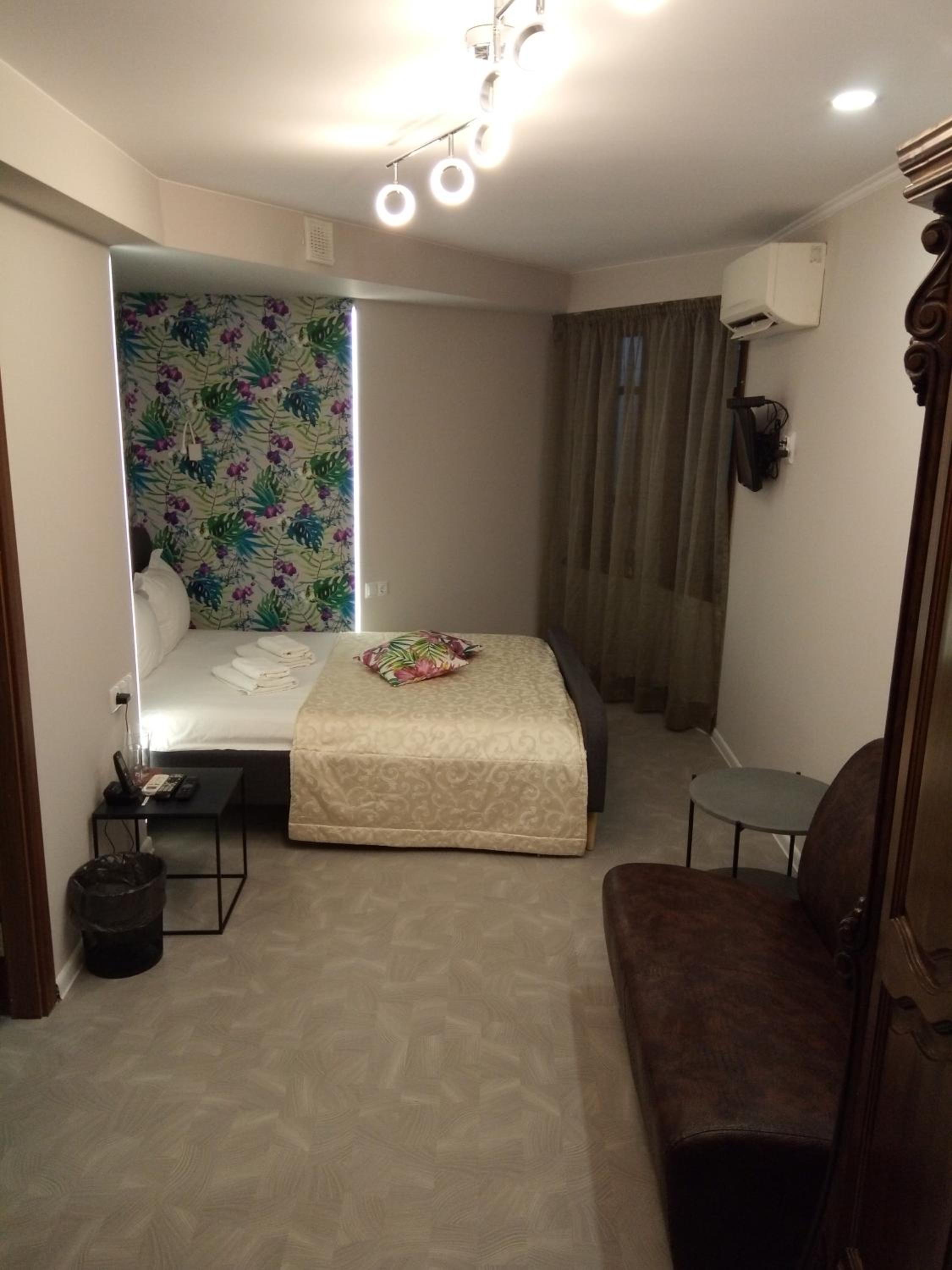 Budget Double Room with Spa Bath - Basement Floor 