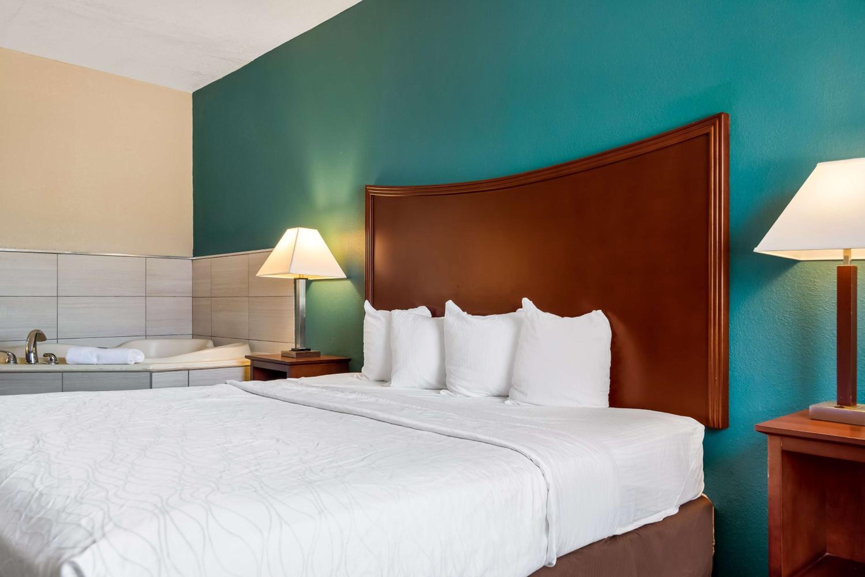 King Room with Spa Bath - Non-Smoking