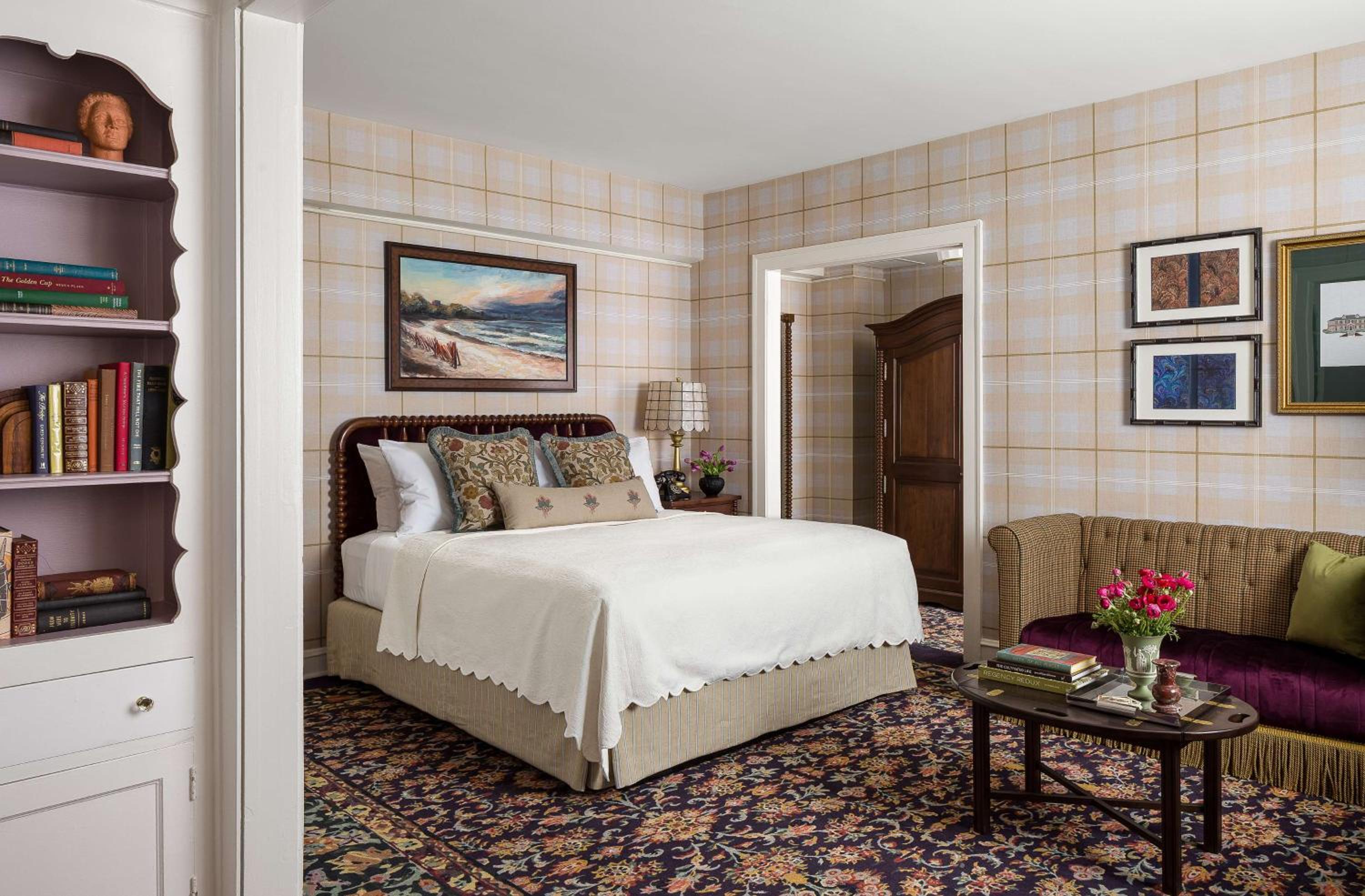 Graduate King Room with Wet Bar