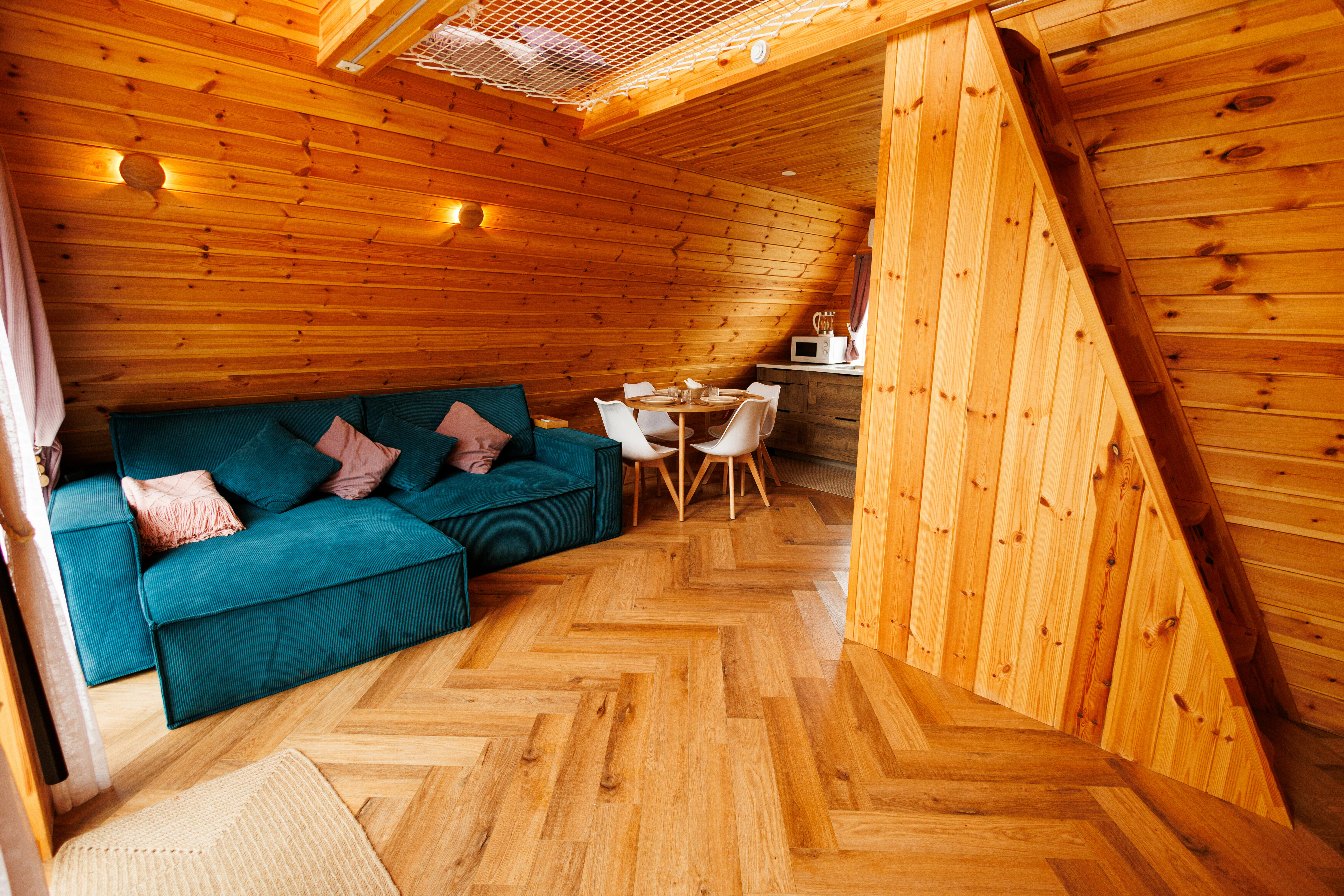 Треугольный дом Путешественник