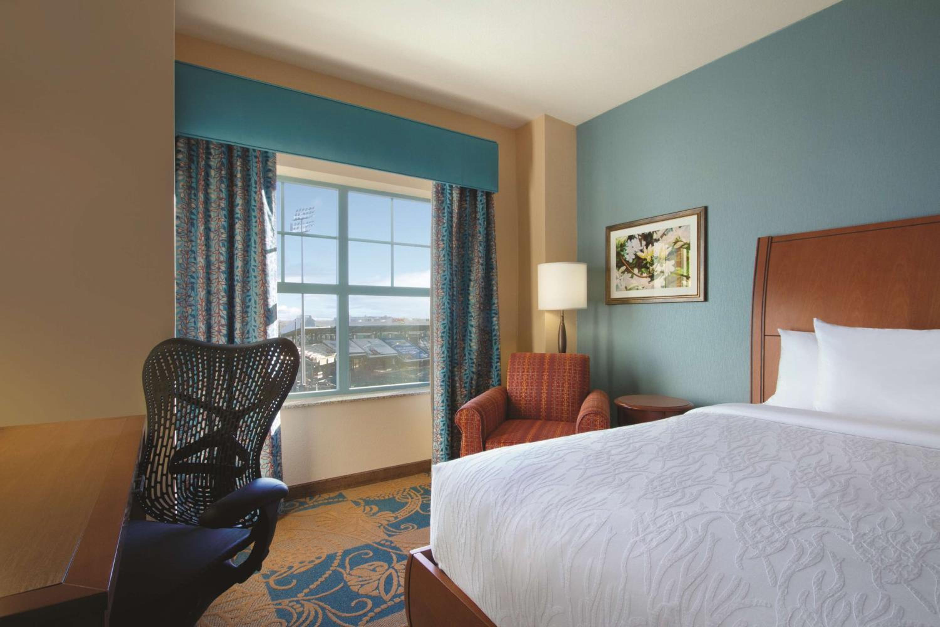 Deluxe Queen Room with Two Queen Beds with View 