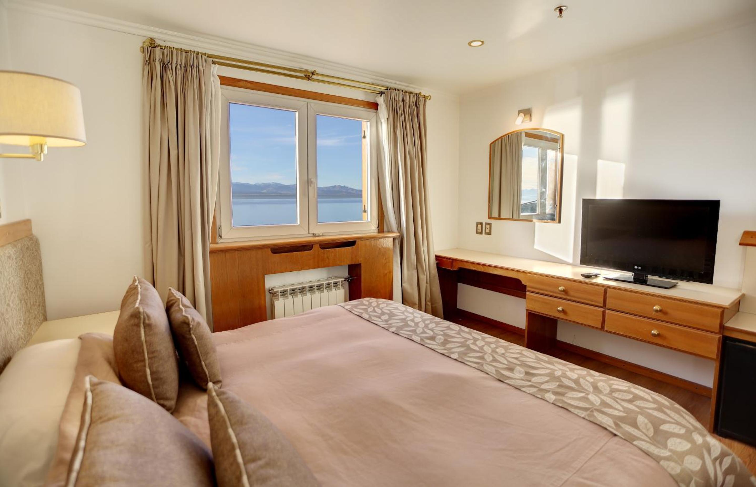 Double or Twin Room with Lake View