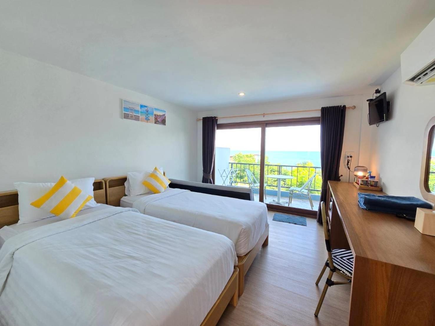 Double Room with Partial Sea View