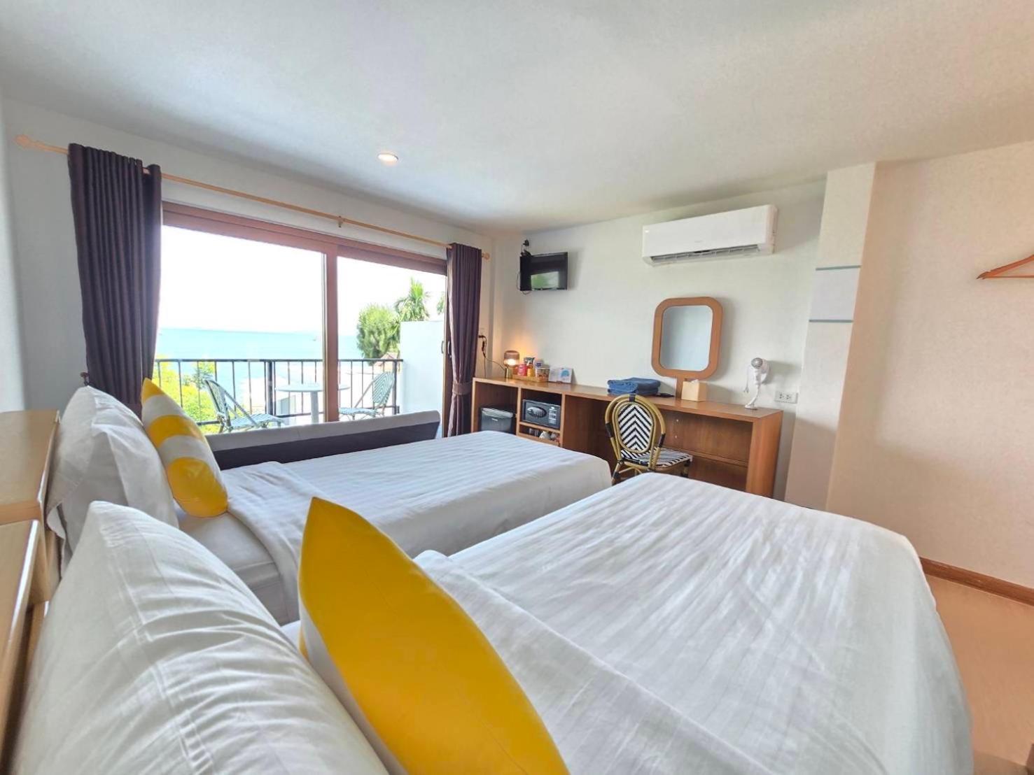 Double Room with Partial Sea View