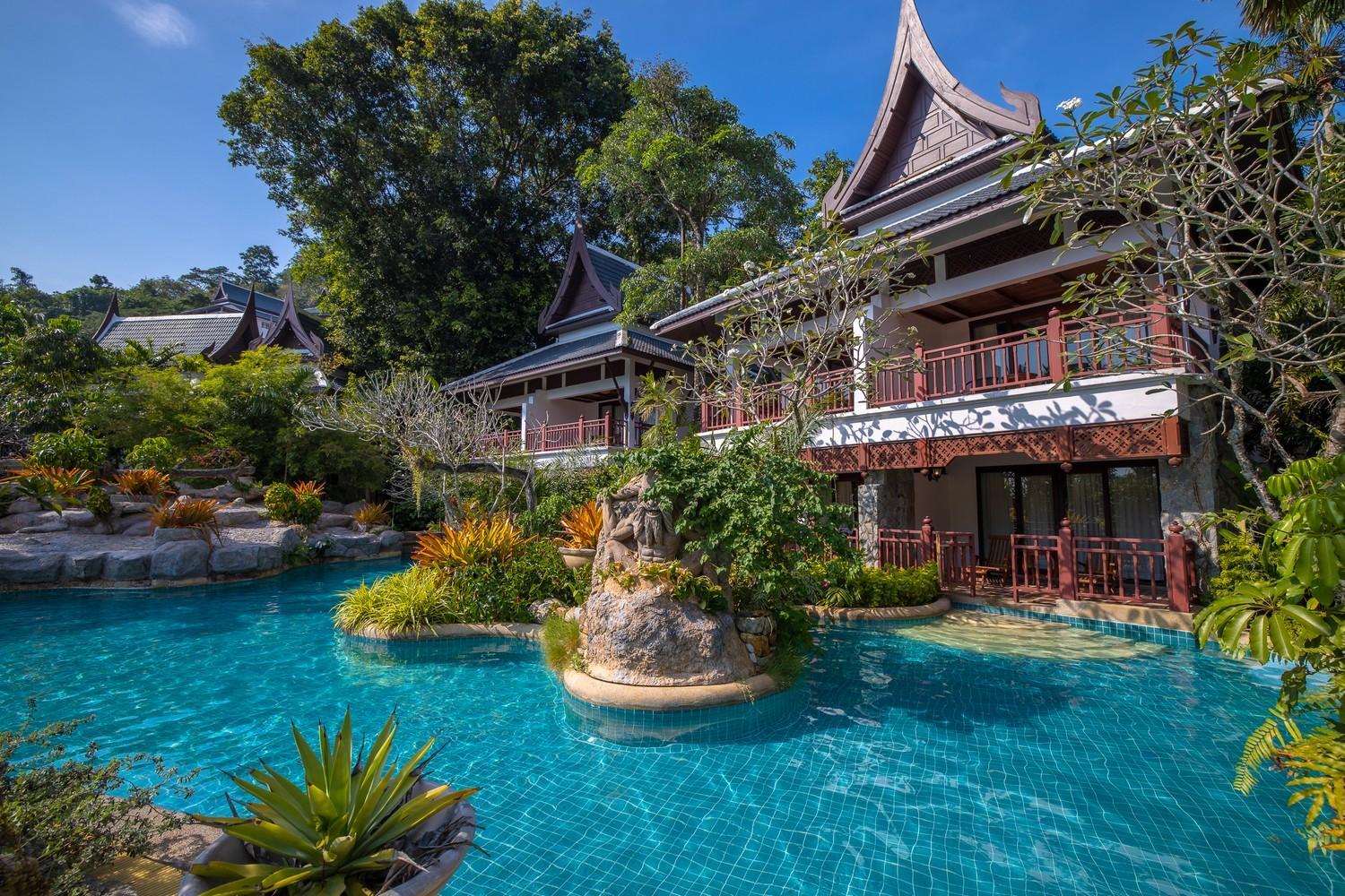 Lagoon Pool Access with Bathtub