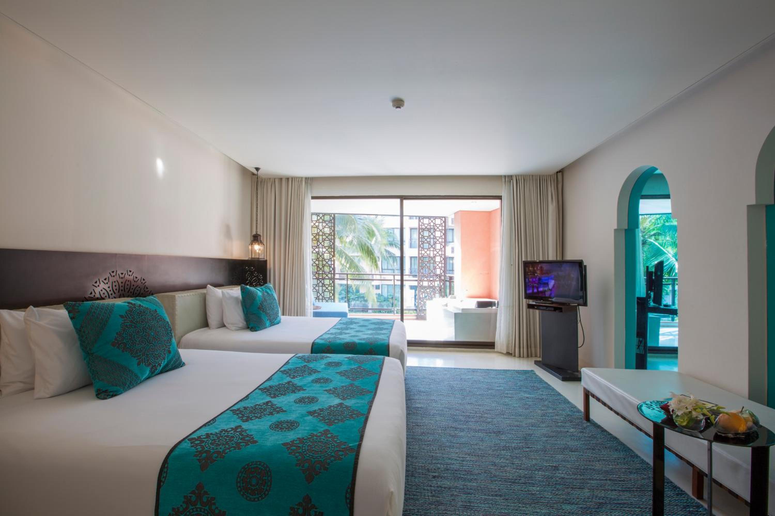 Junior Suite with Pool View