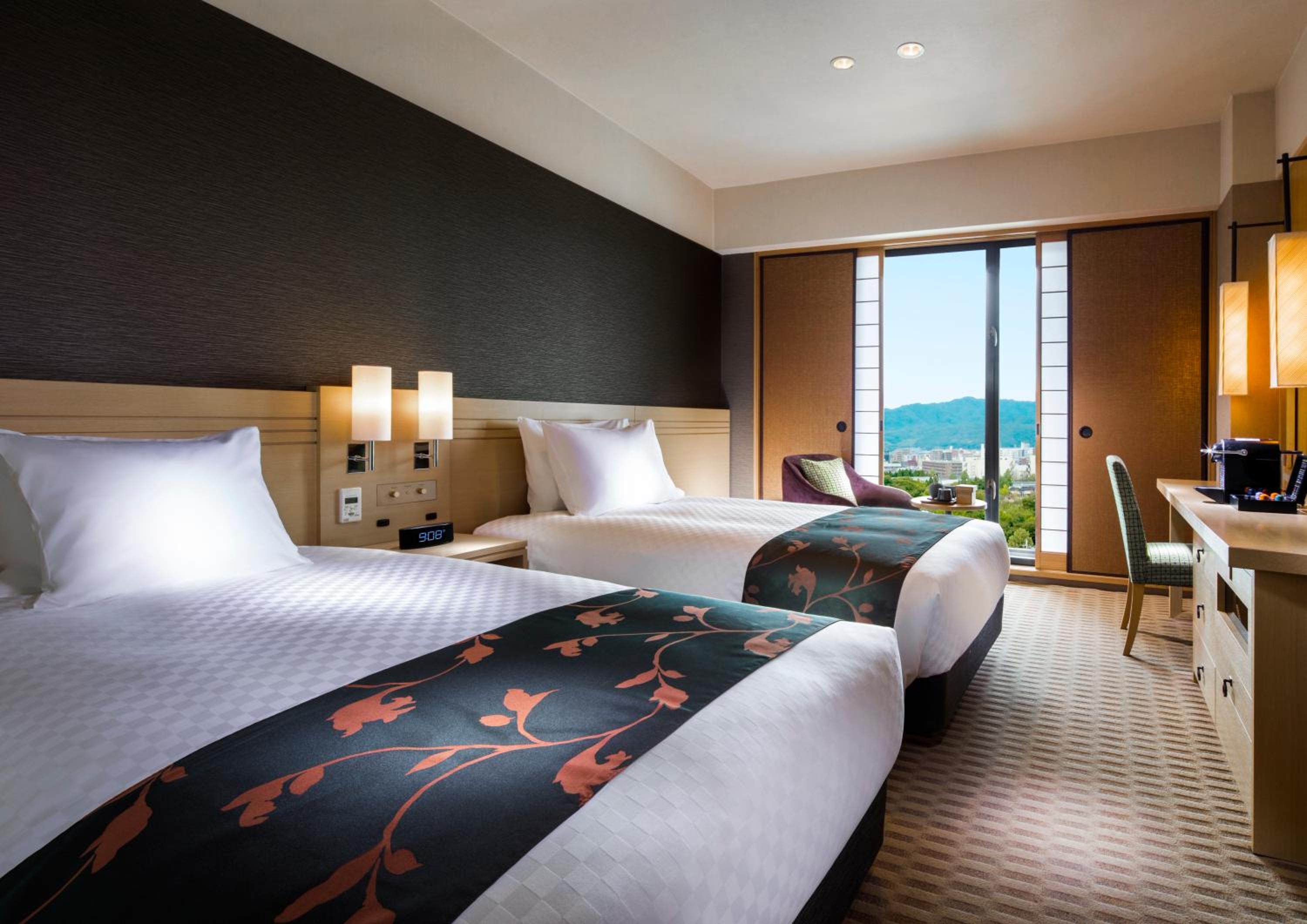 Standard Twin Room - High Floor - Non-Smoking