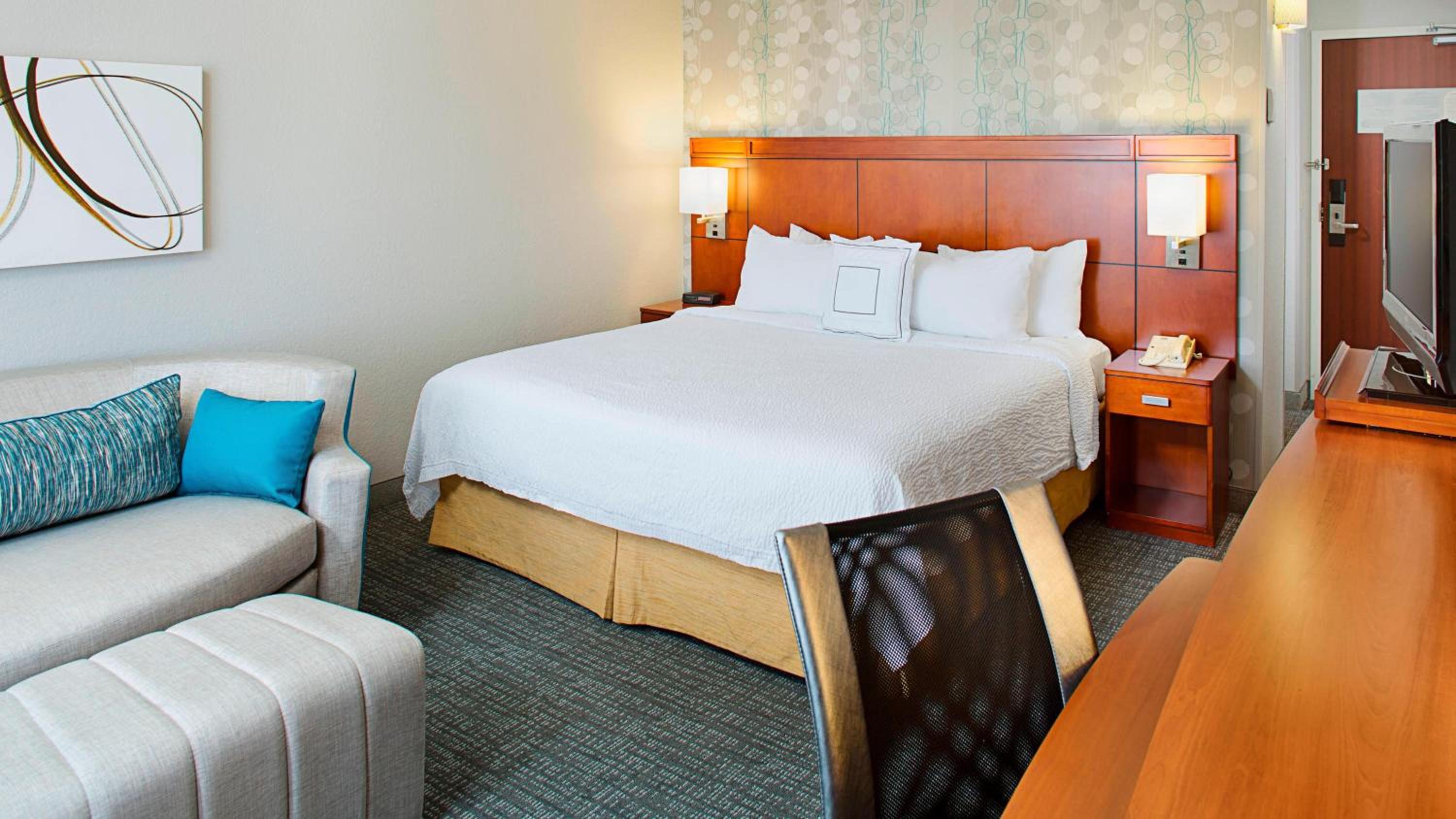 King Room with Sofa Bed and Adapted Tub - Mobility and Hearing Accessible