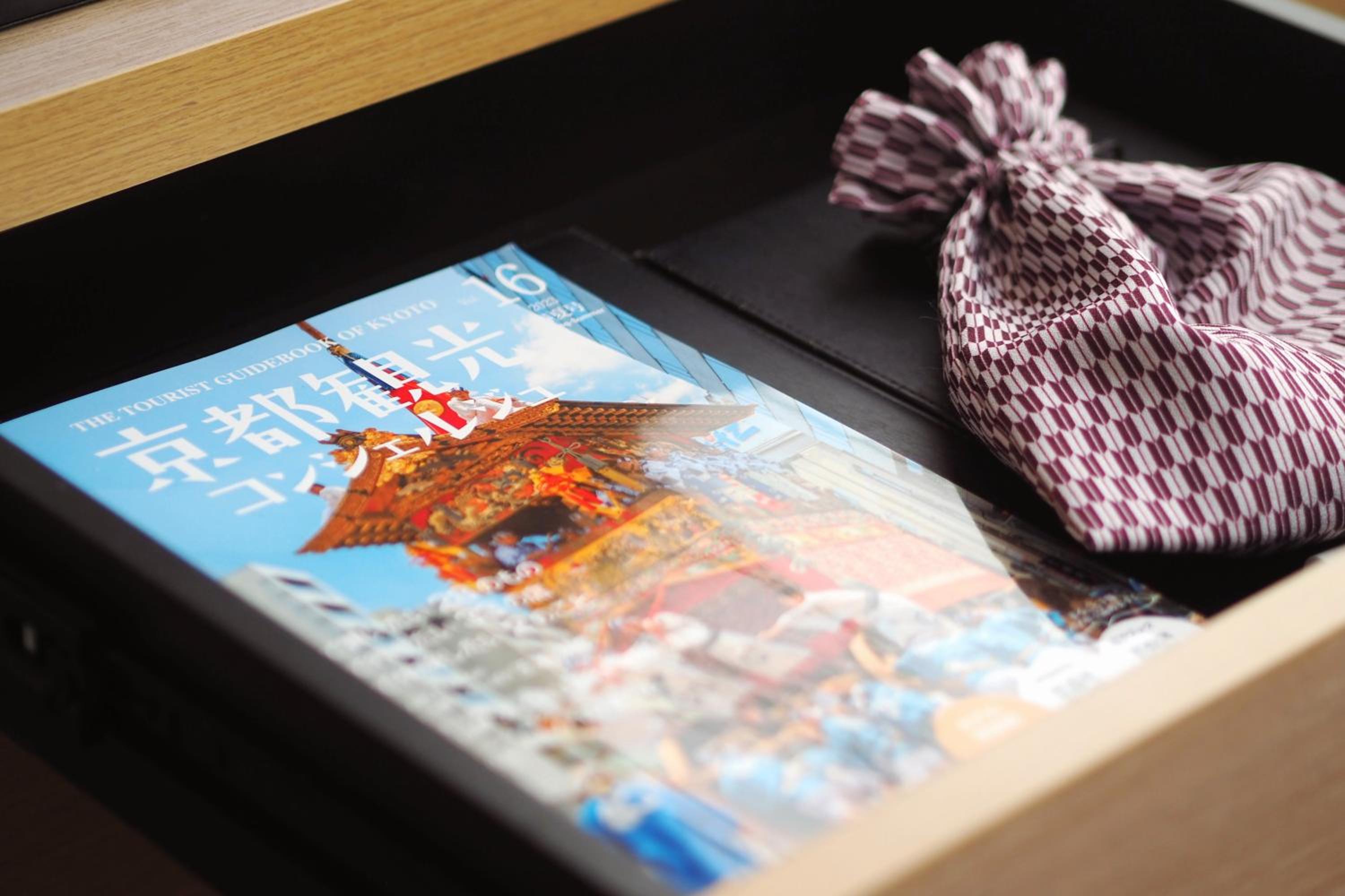 Deluxe Twin Room with Free access to Lounge - Non-Smoking