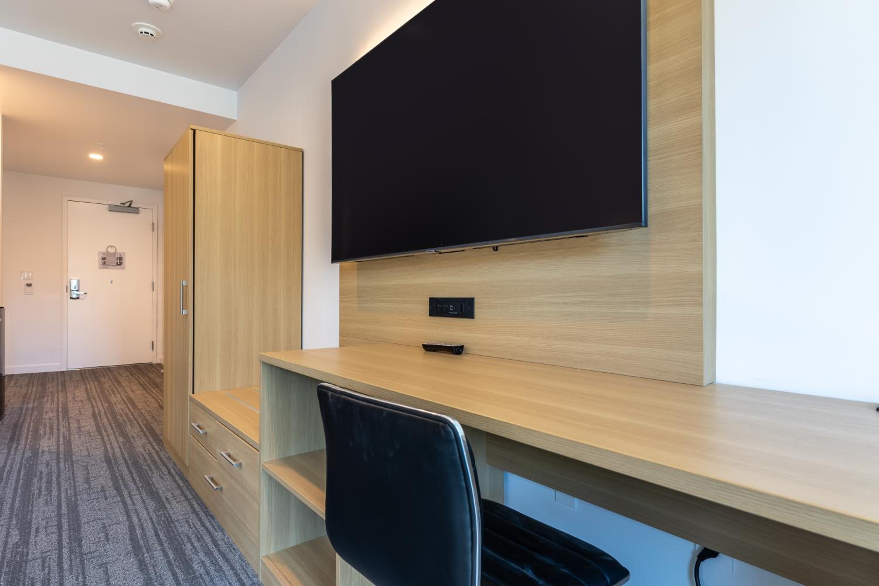 King Room with Roll-In Shower - Disability Access