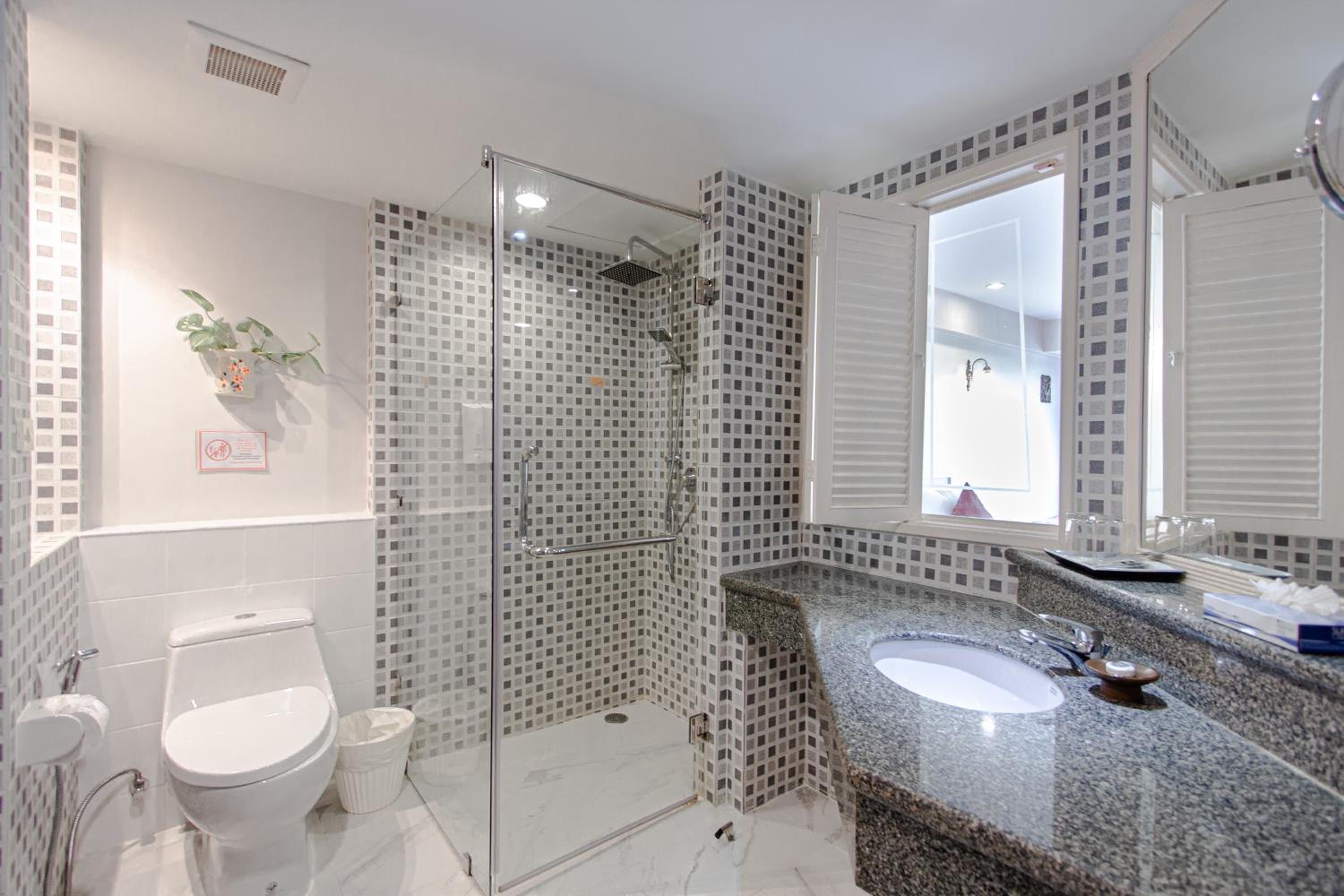 Deluxe Double or Twin Room with Pool Access