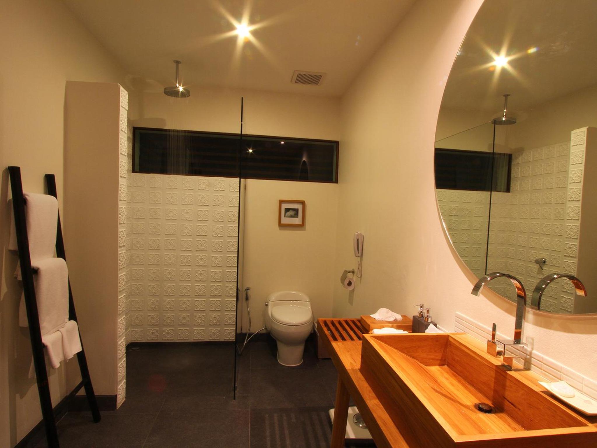 Deluxe Balcony Suite