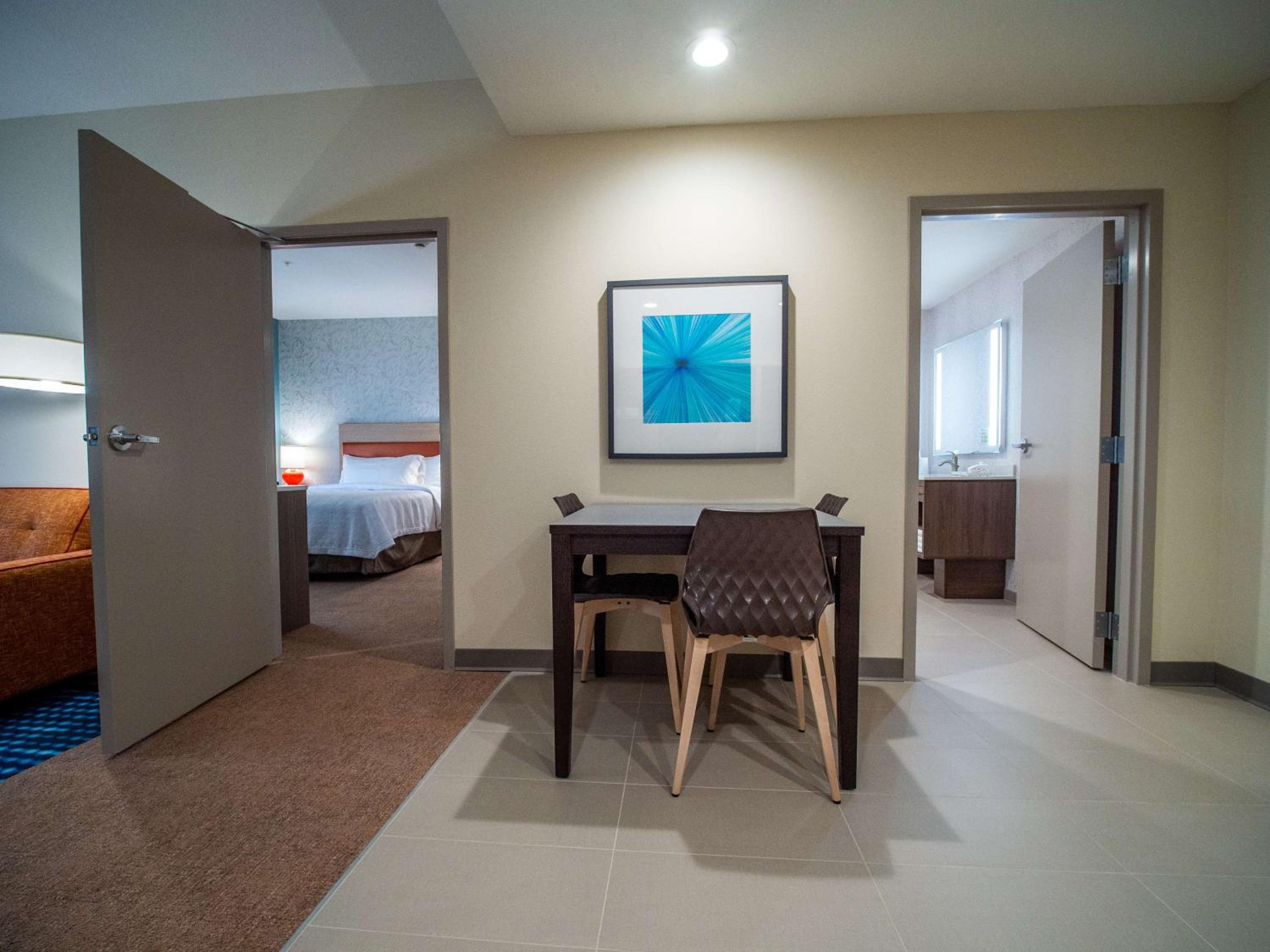 One-Bedroom King Suite - Non-Smoking