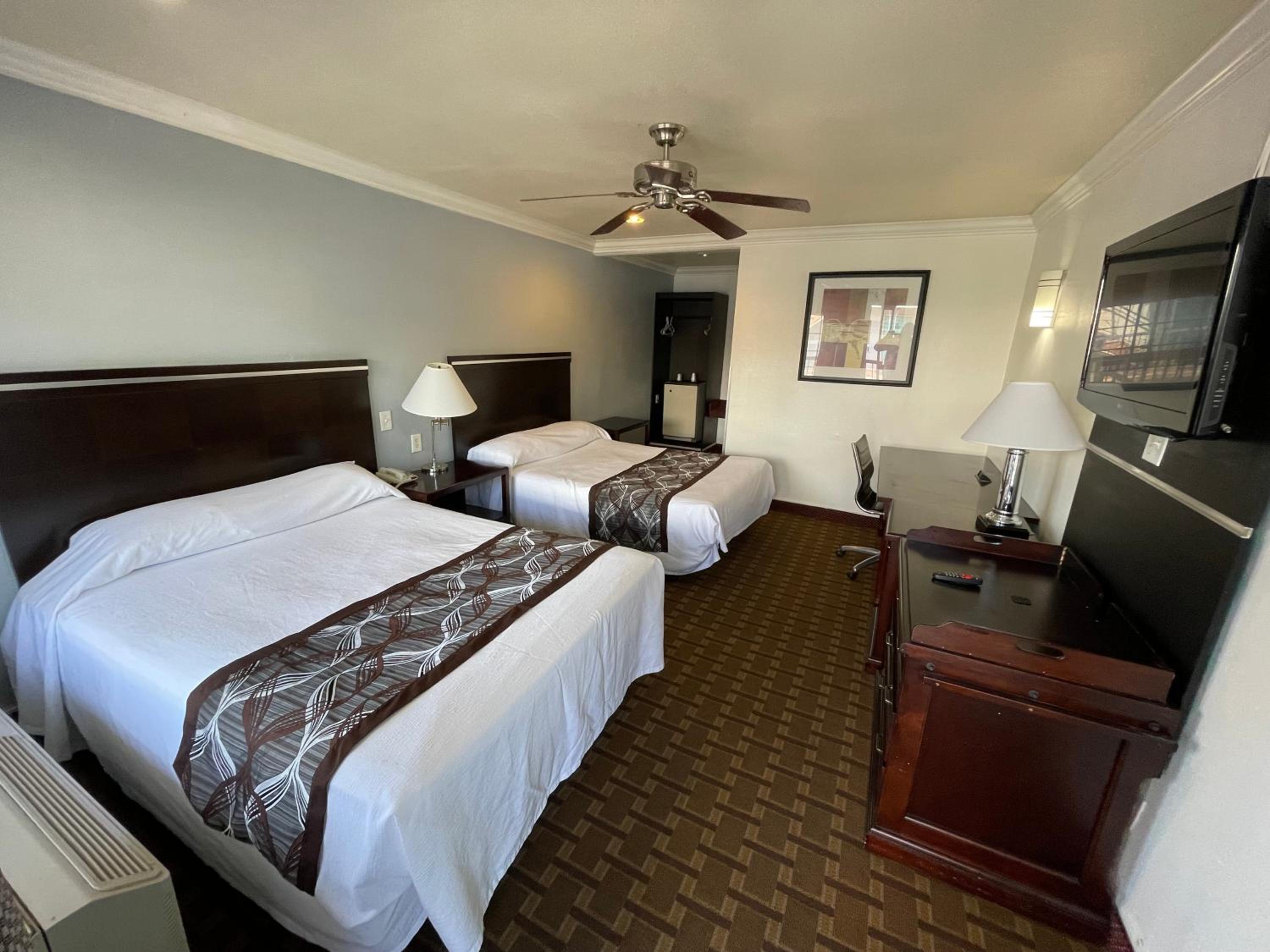 Standard Queen Room with Two Queen Beds