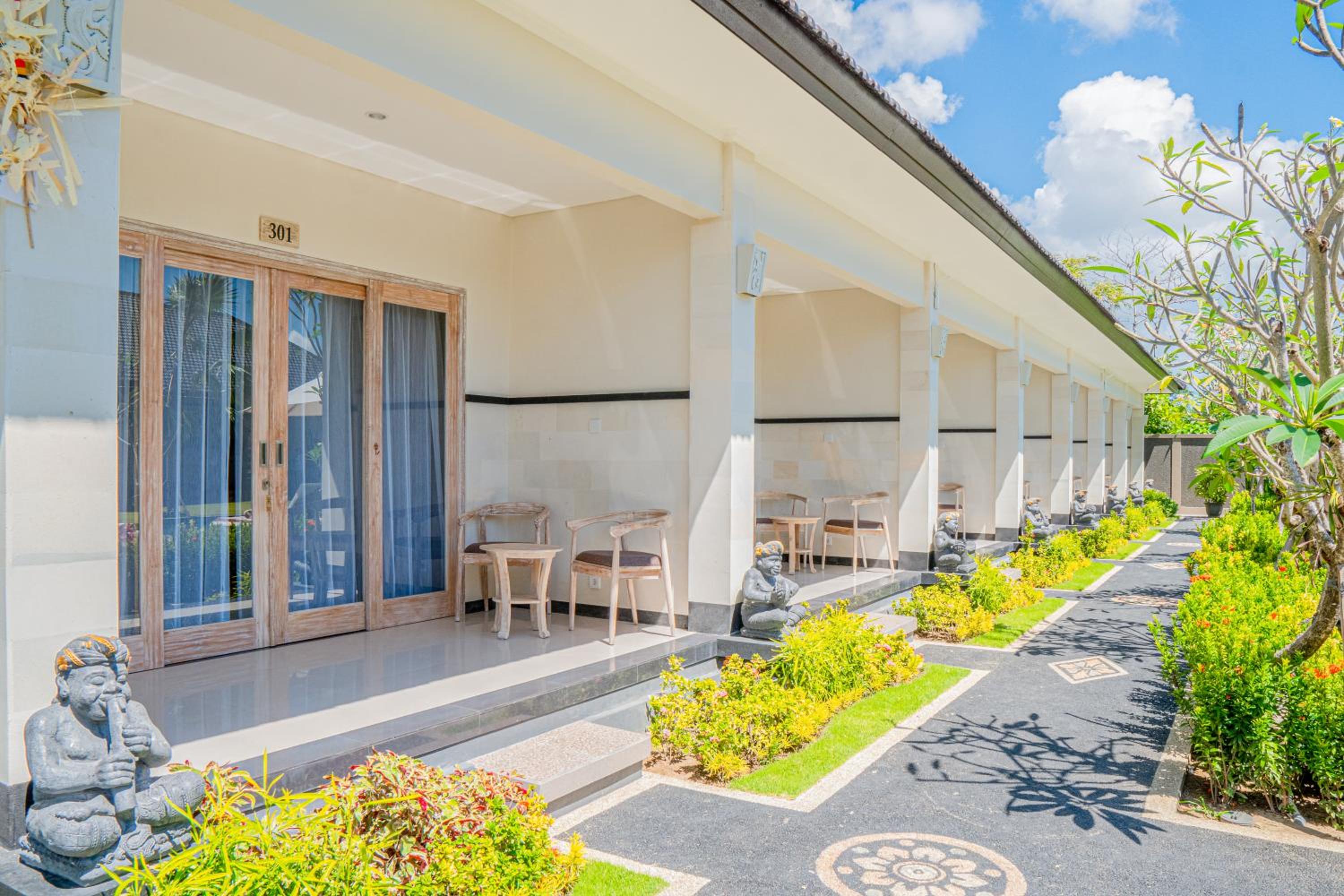 Suite with Pool View