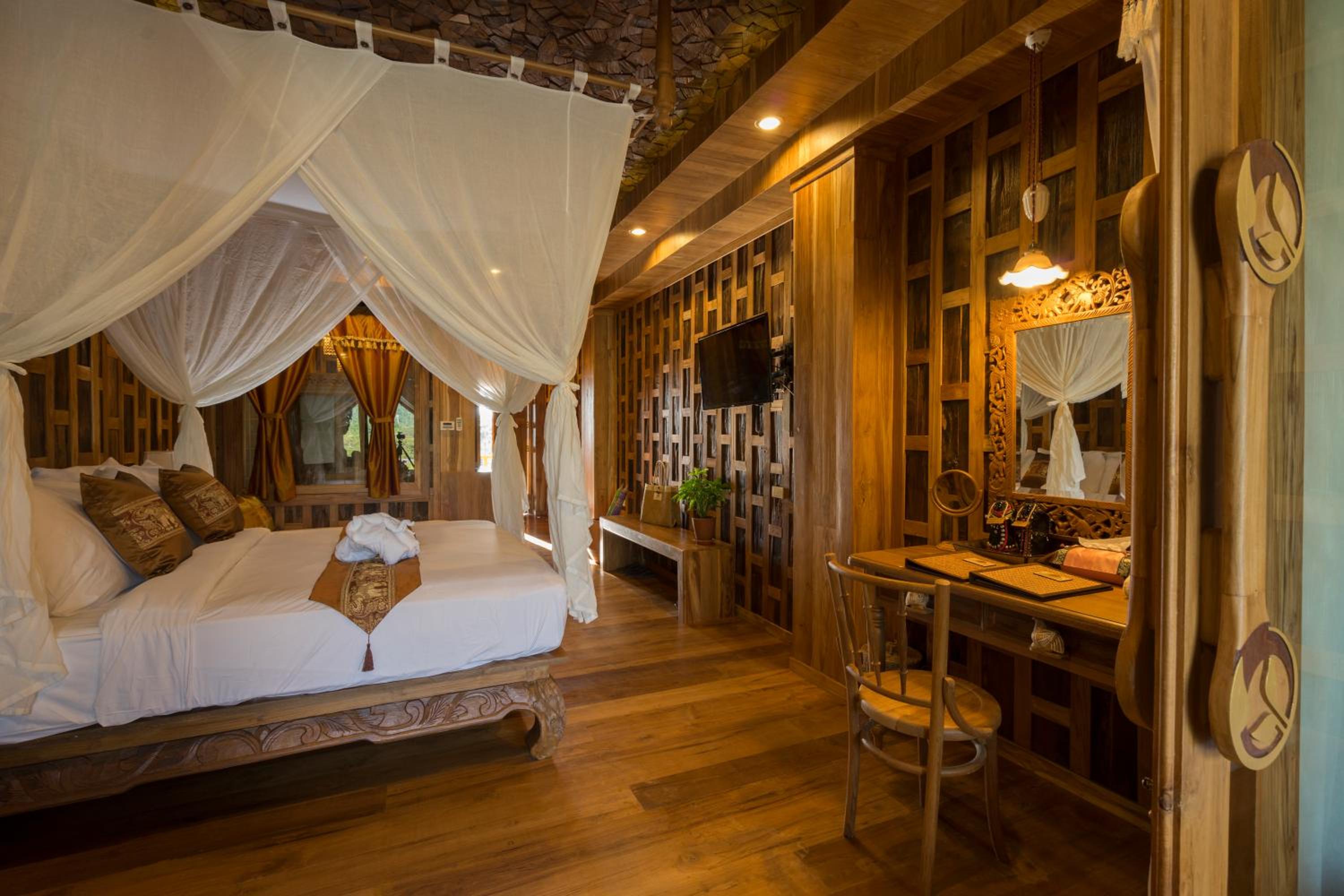 Pool Suite Plus - Plus Round Trip Join Speedboat As Scheduled Transfer