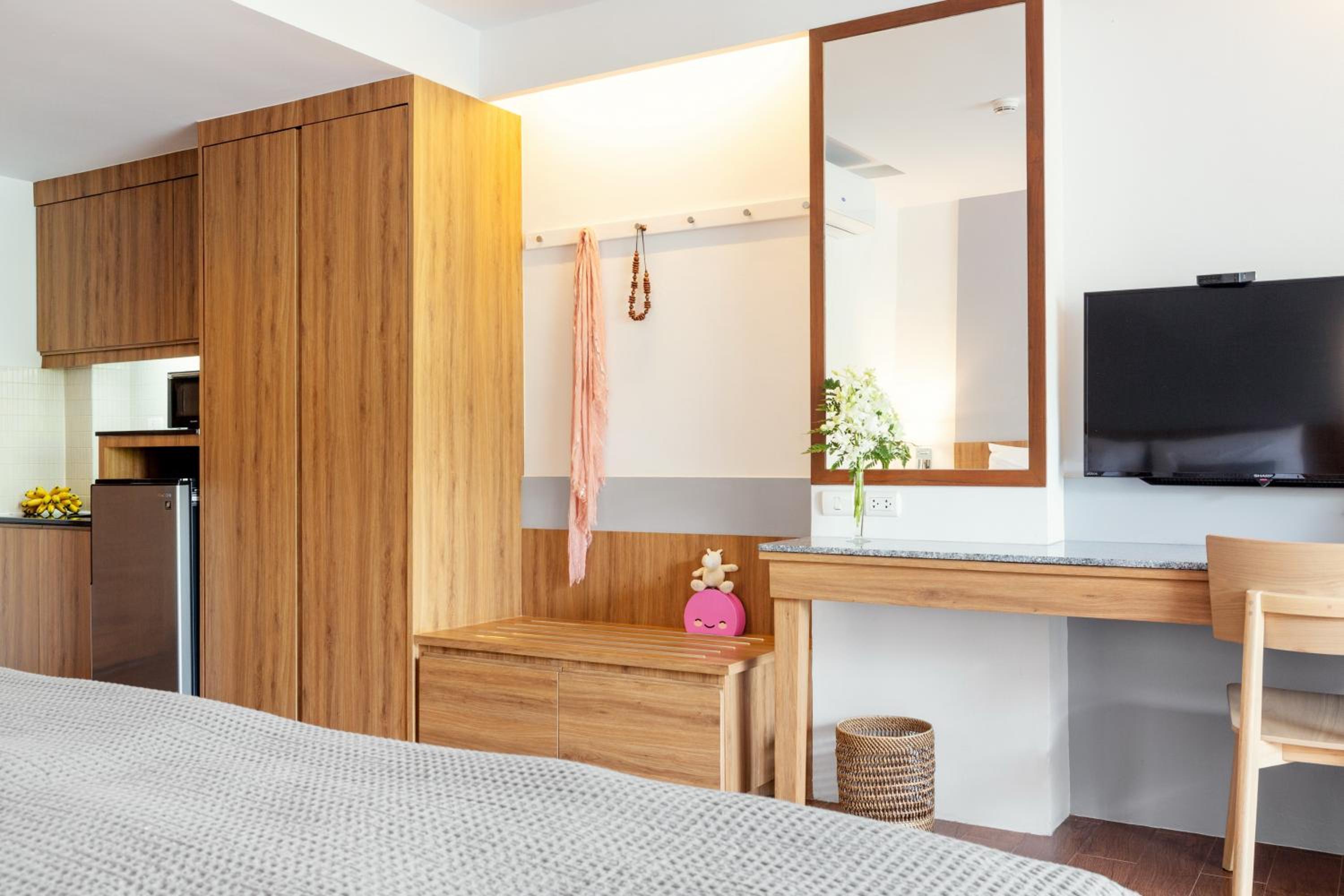 Royal Studio with Pool Access