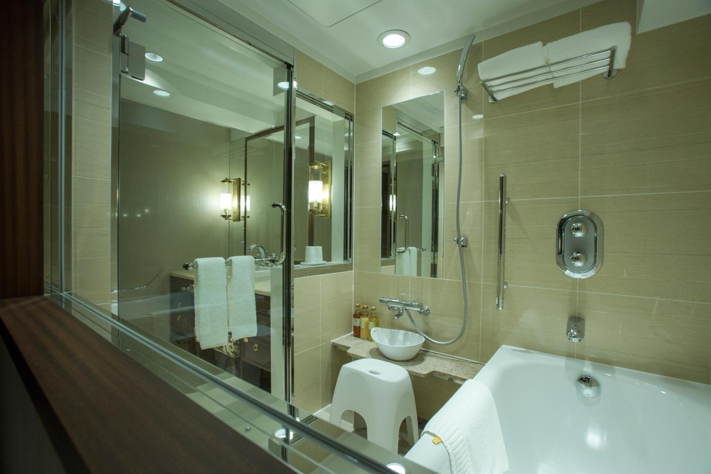 Grand Comfort Deluxe Corner Double - Non-Smoking