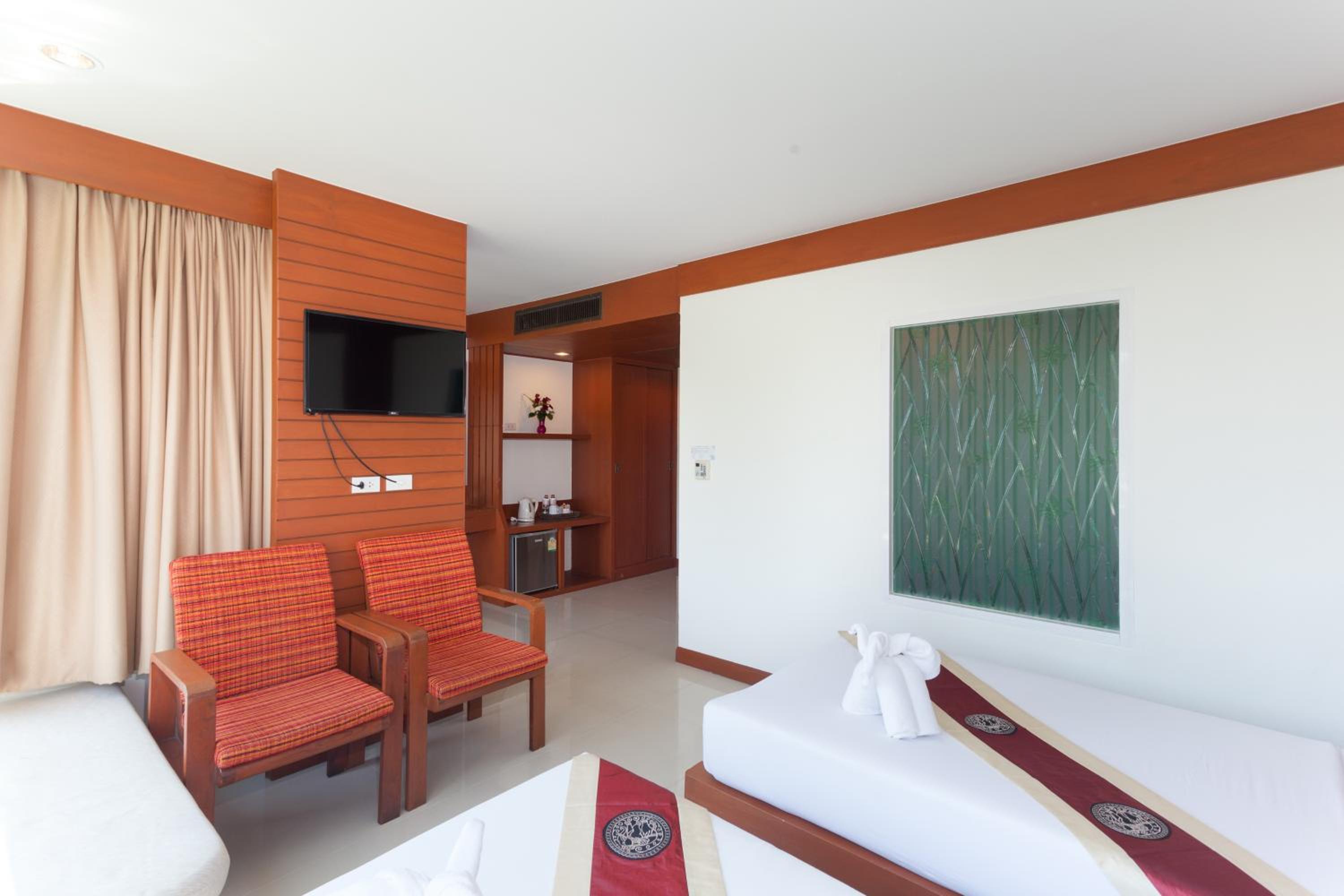 Double or Twin Room with Partial Sea View
