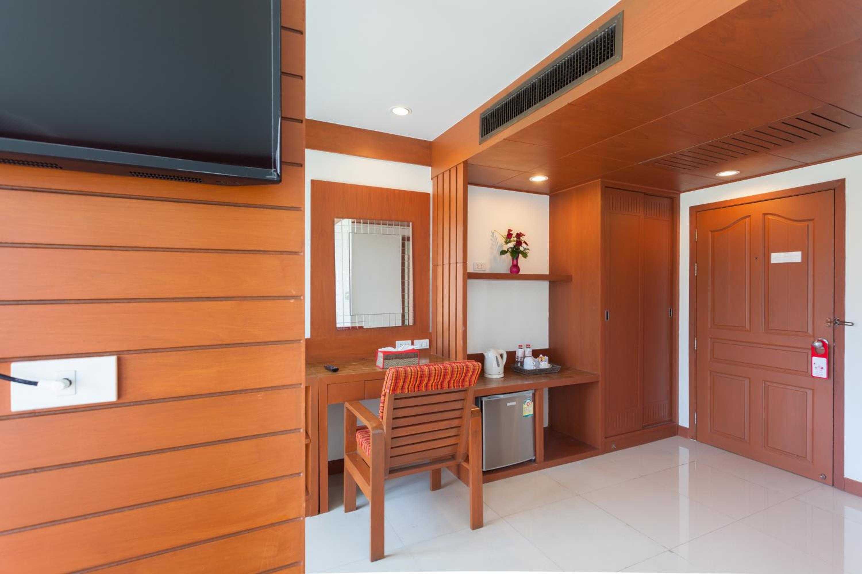 Double or Twin Room with Partial Sea View