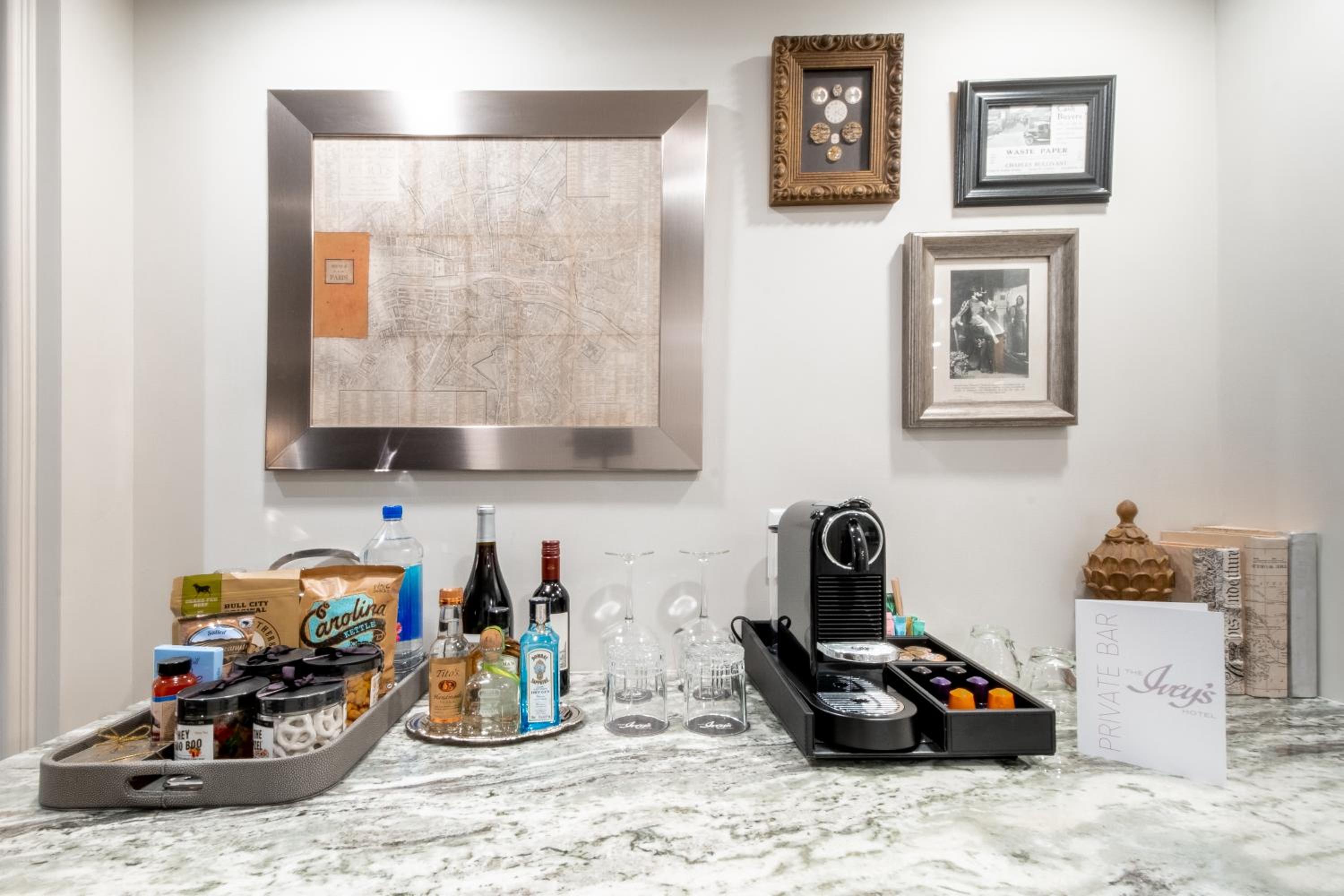 Superior King Room Atrium View