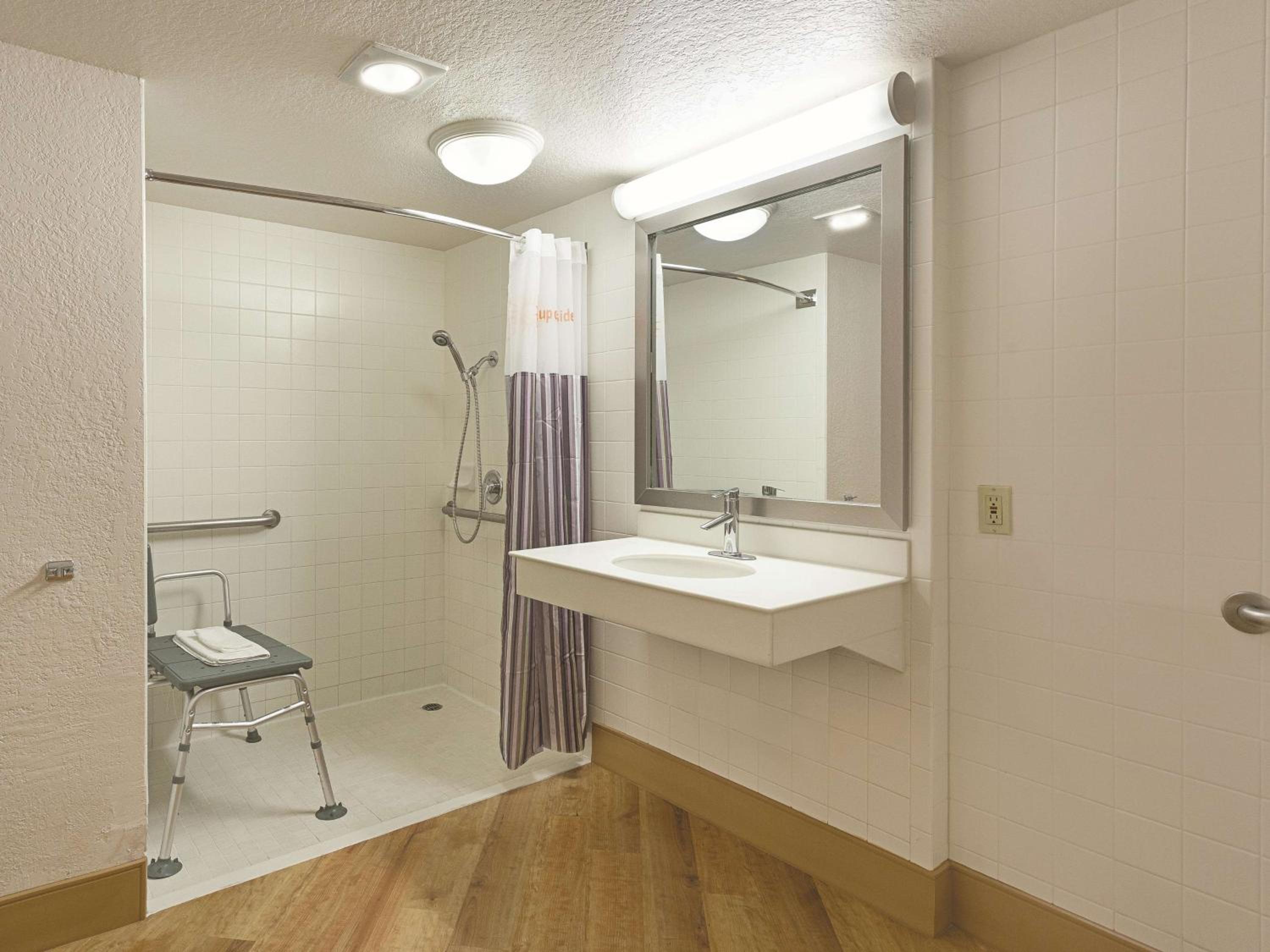 King Suite - Non-Smoking