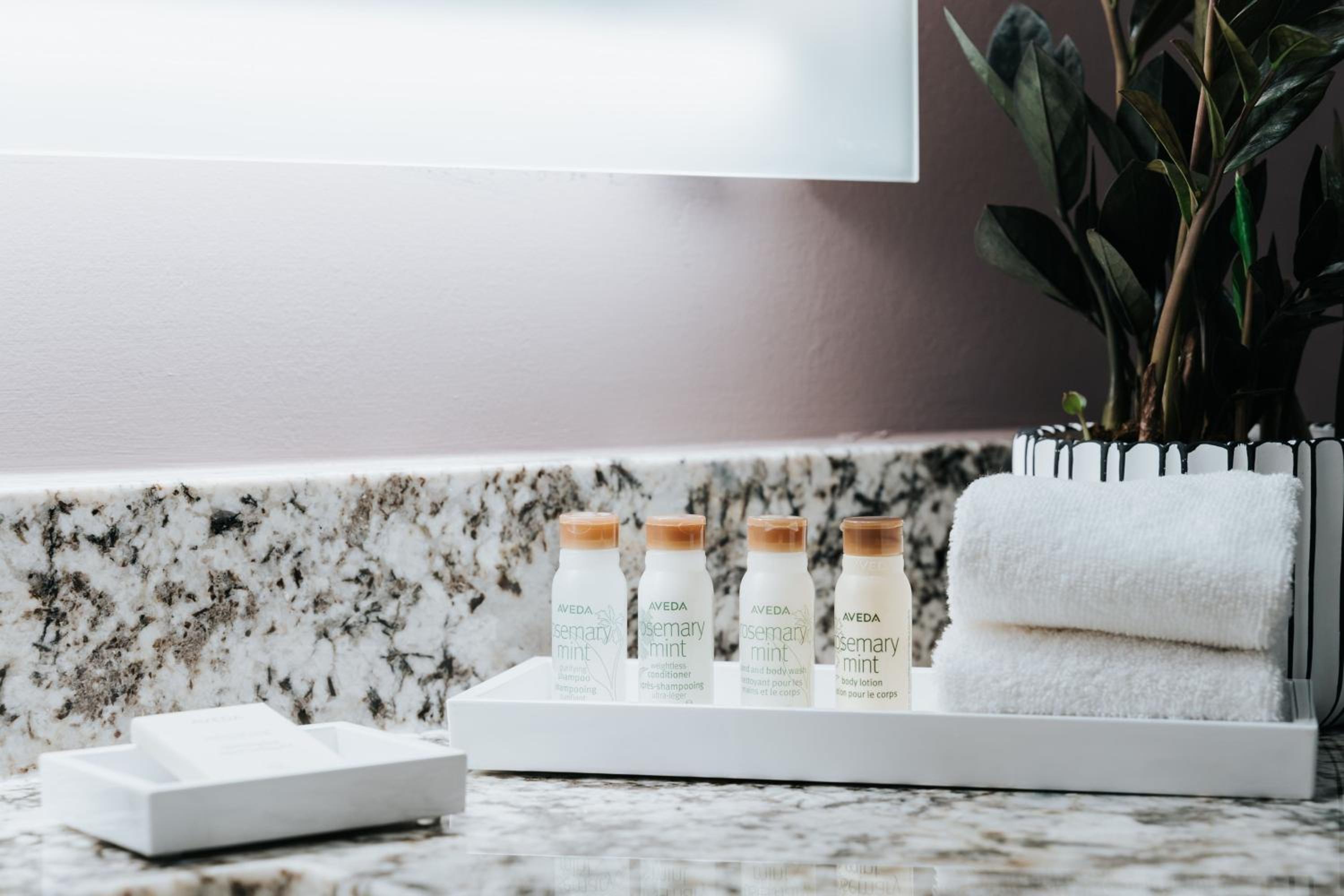 Deluxe Corner King Room