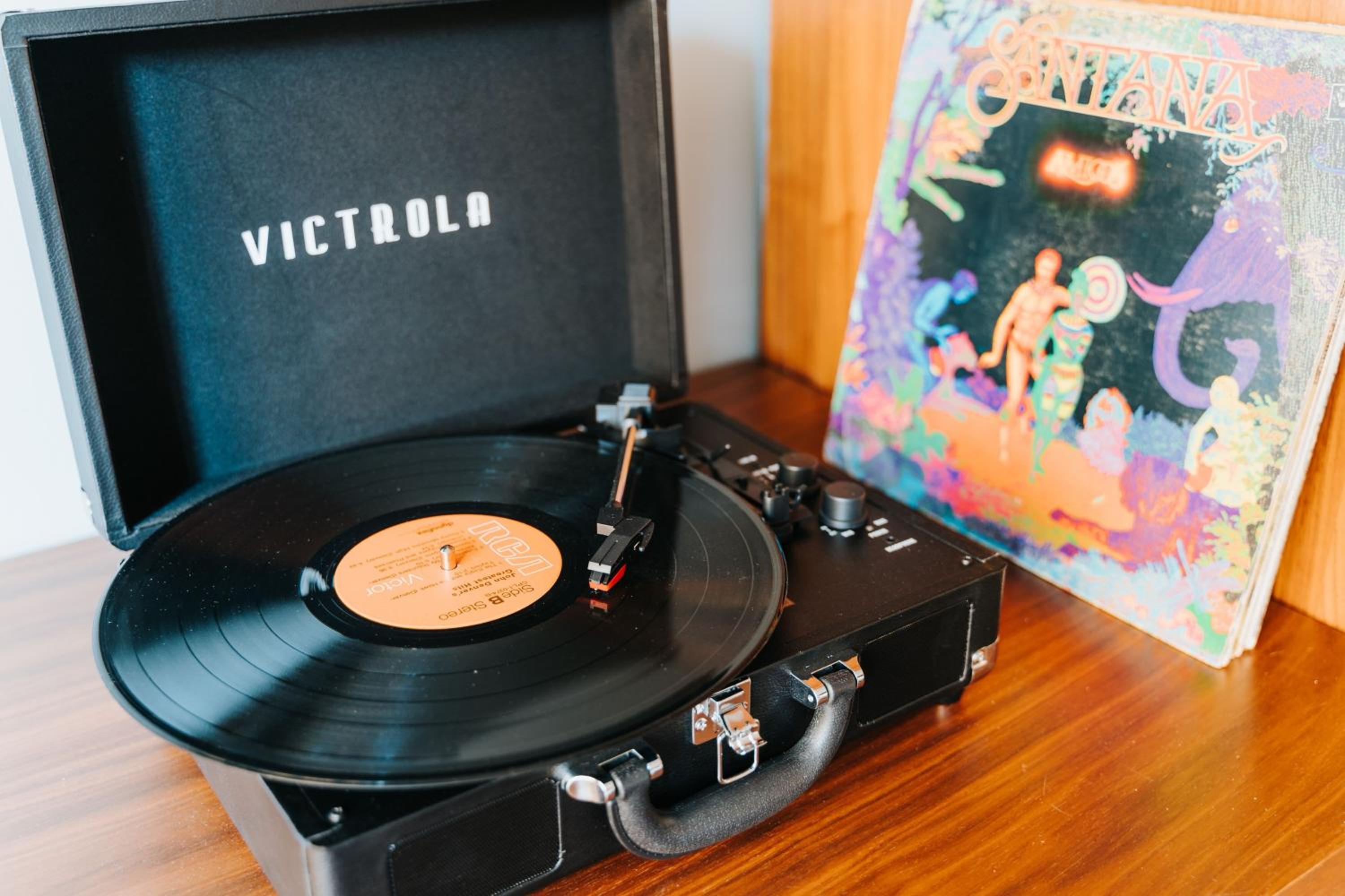 Deluxe Corner King Room