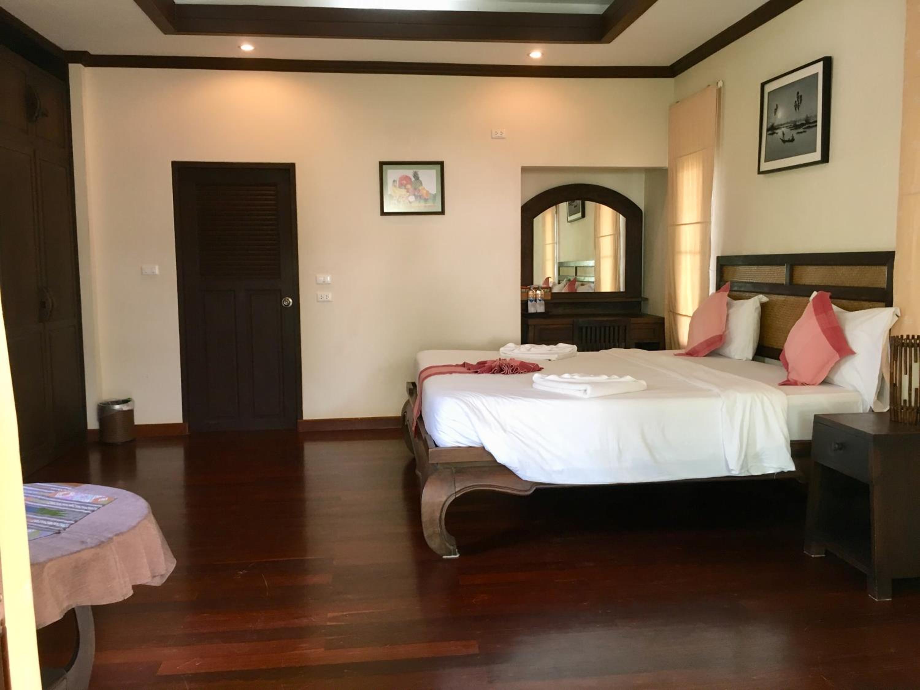 Deluxe Bungalow with Garden View